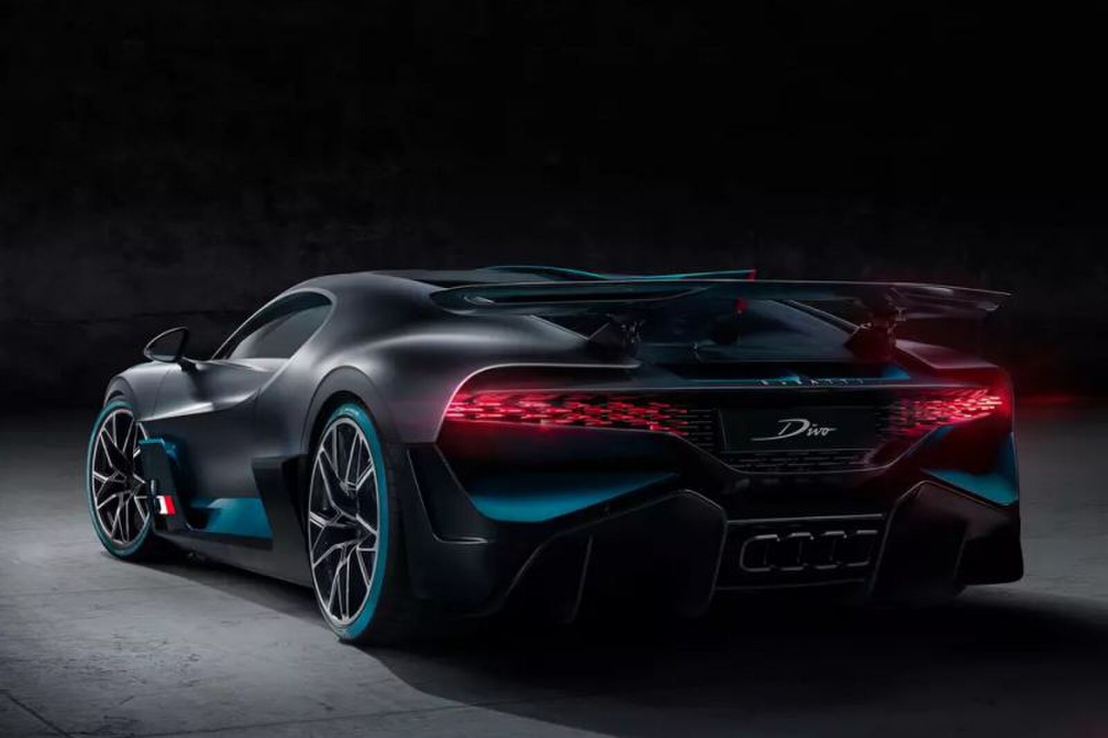 Bugatti Divo hypercar Quail Show MAN MAN