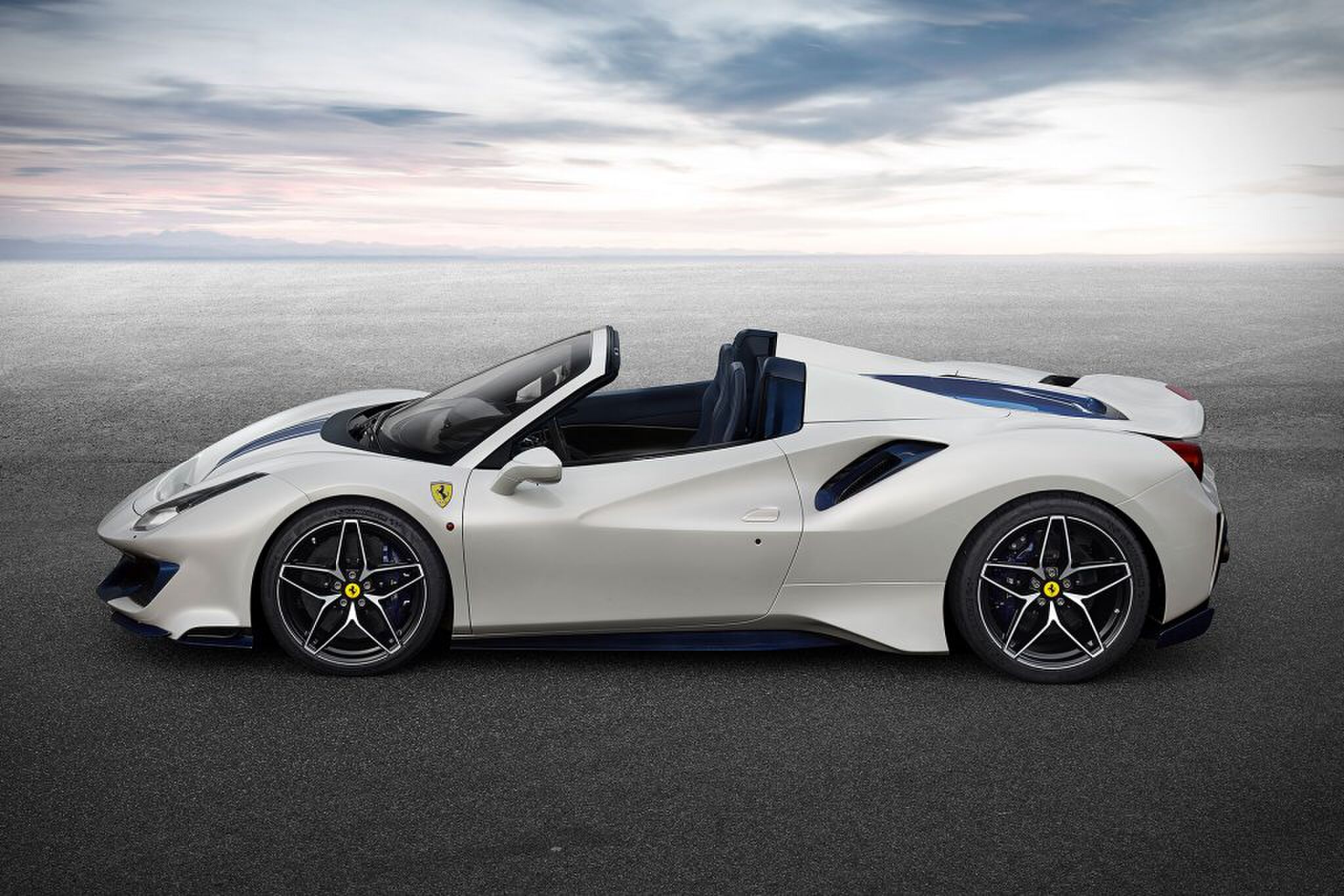 ferrari 488 pista spider cabrio pebble beach MAN MAN