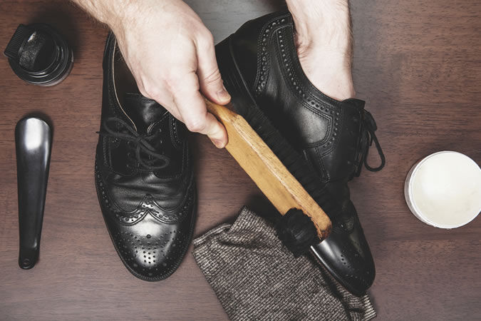 Leren schoenen poetsen schoonmaken MAN MAN