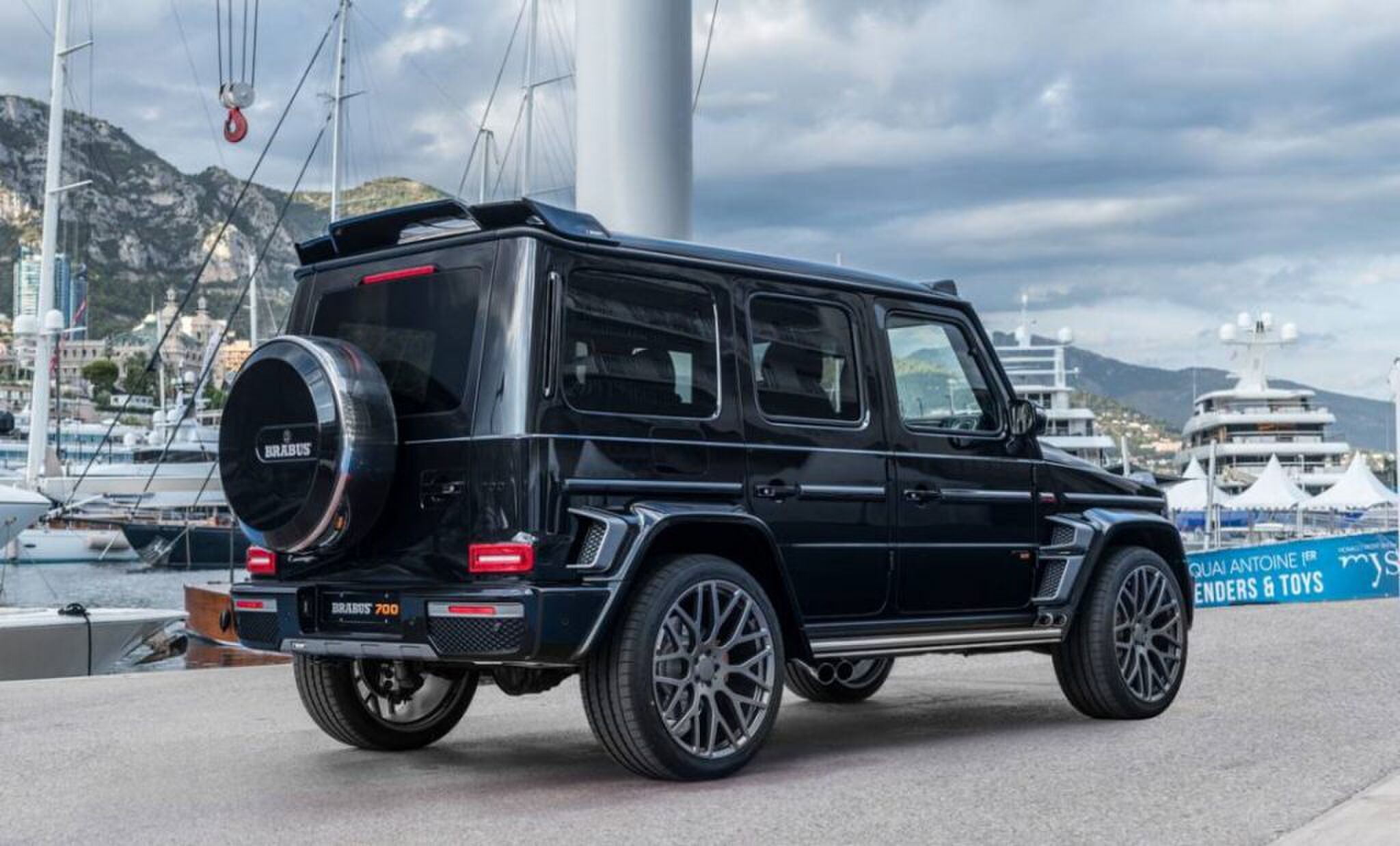 mercedes-benz g-klasse brabus 700 widestar MAN MAN