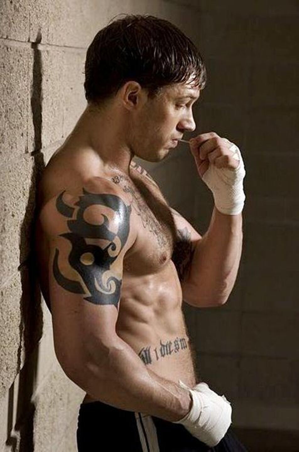 workout Tom Hardy MAN MAN