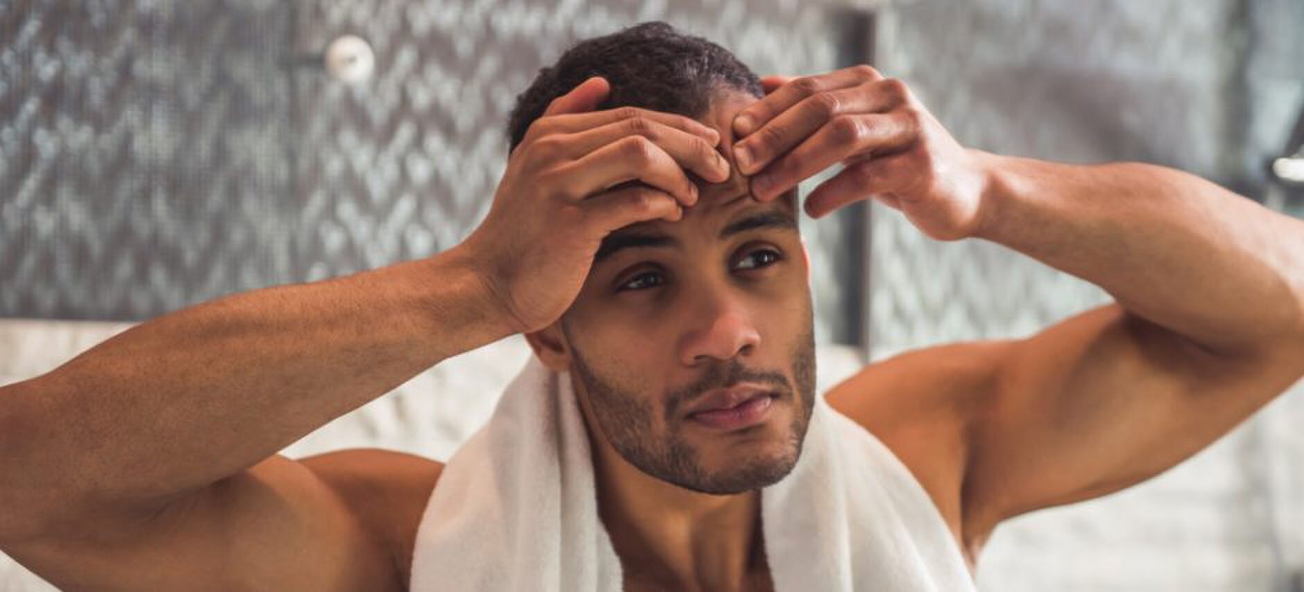 Puisten uitknijpen vriendin MAN MAN