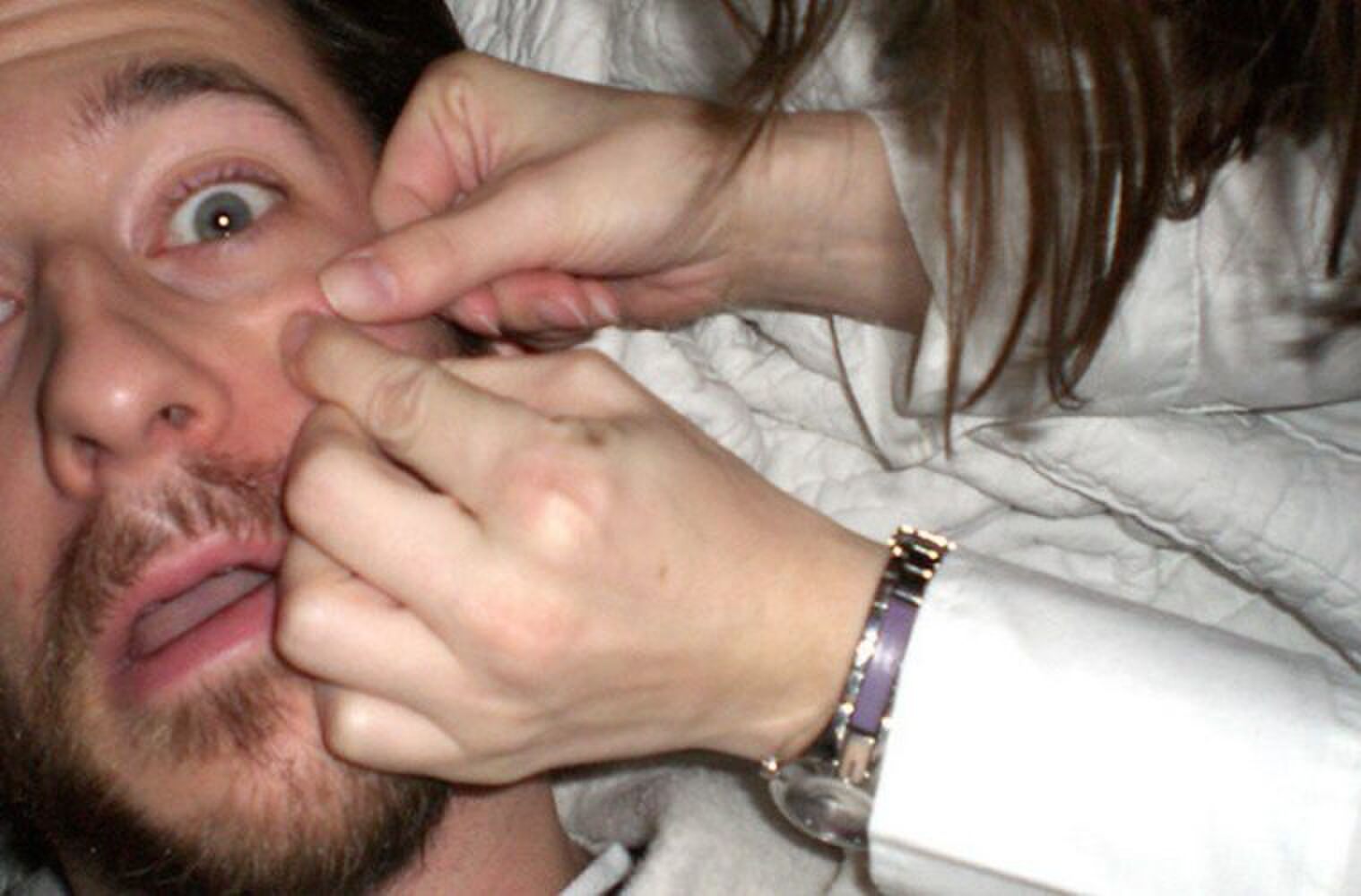 Puisten uitknijpen vriendin MAN MAN