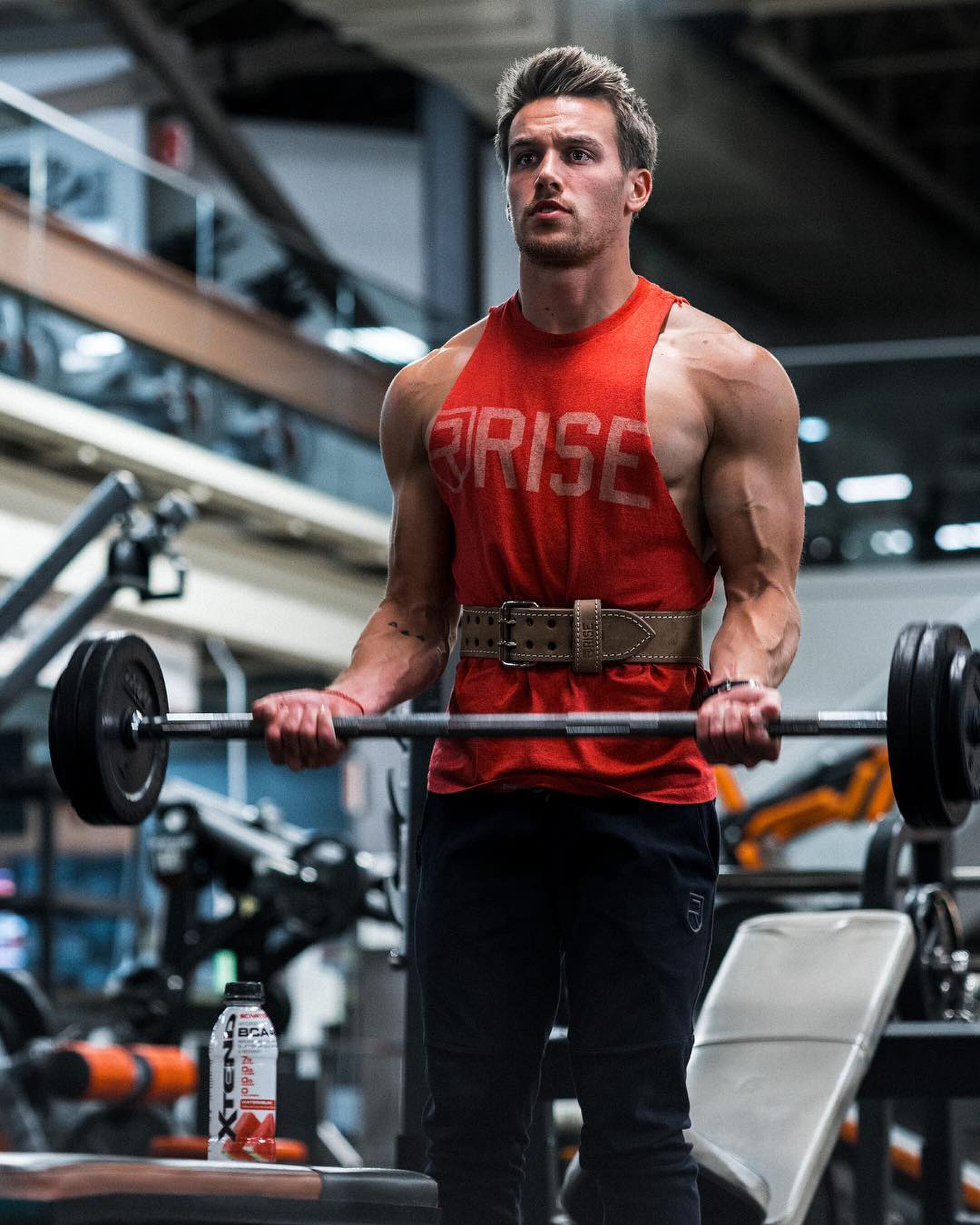 Hoe vaak jij naar de sportschool moet gaan voor optimaal spiergroei MAN MAN