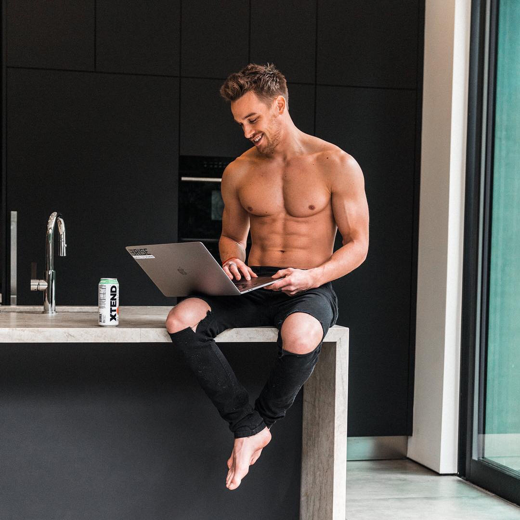 Hoe je met voldoende slaap meer spiermassa opbouwt MAN MAN