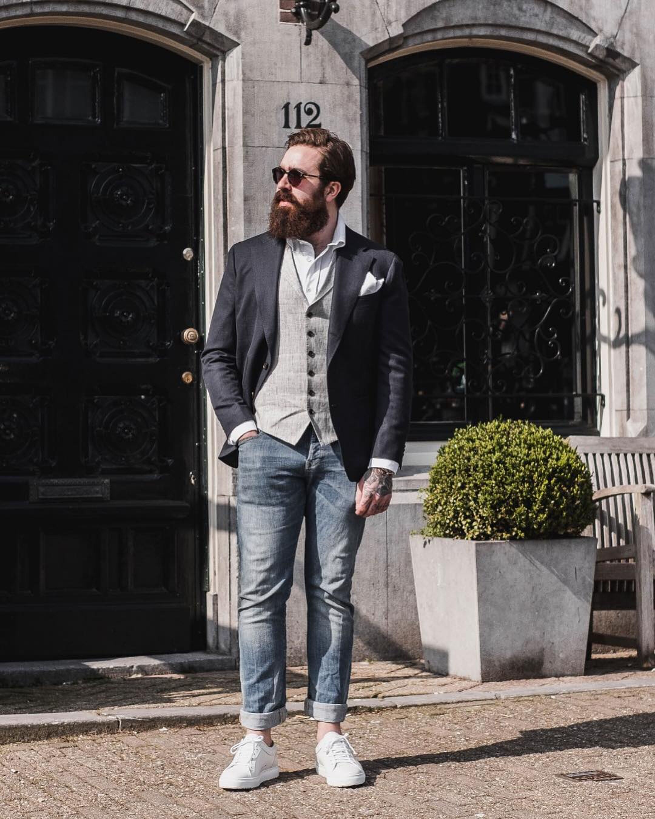 colbert met jeans