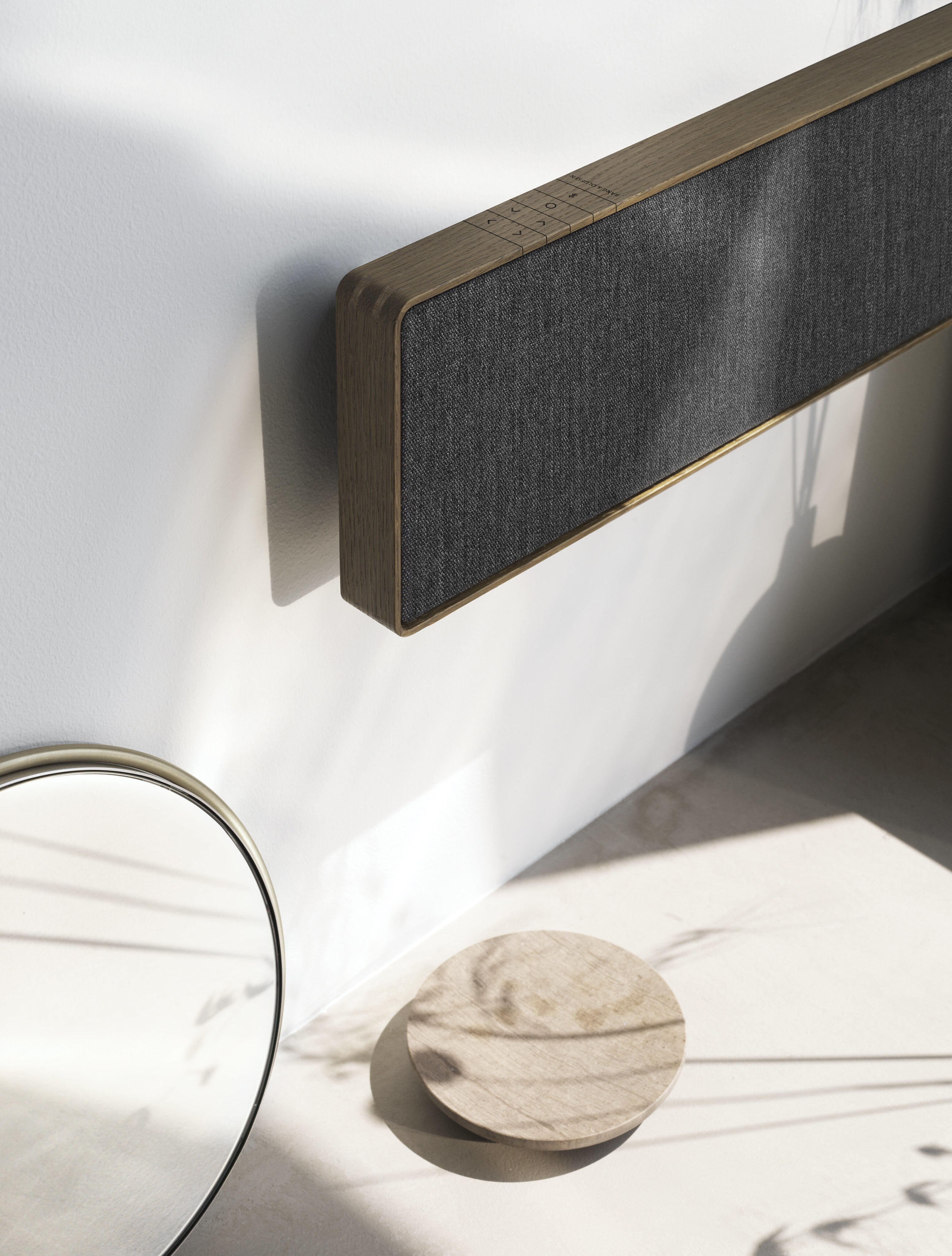 Bang & Olufsen speaker tv