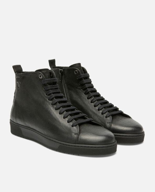 sneakers onder je pak