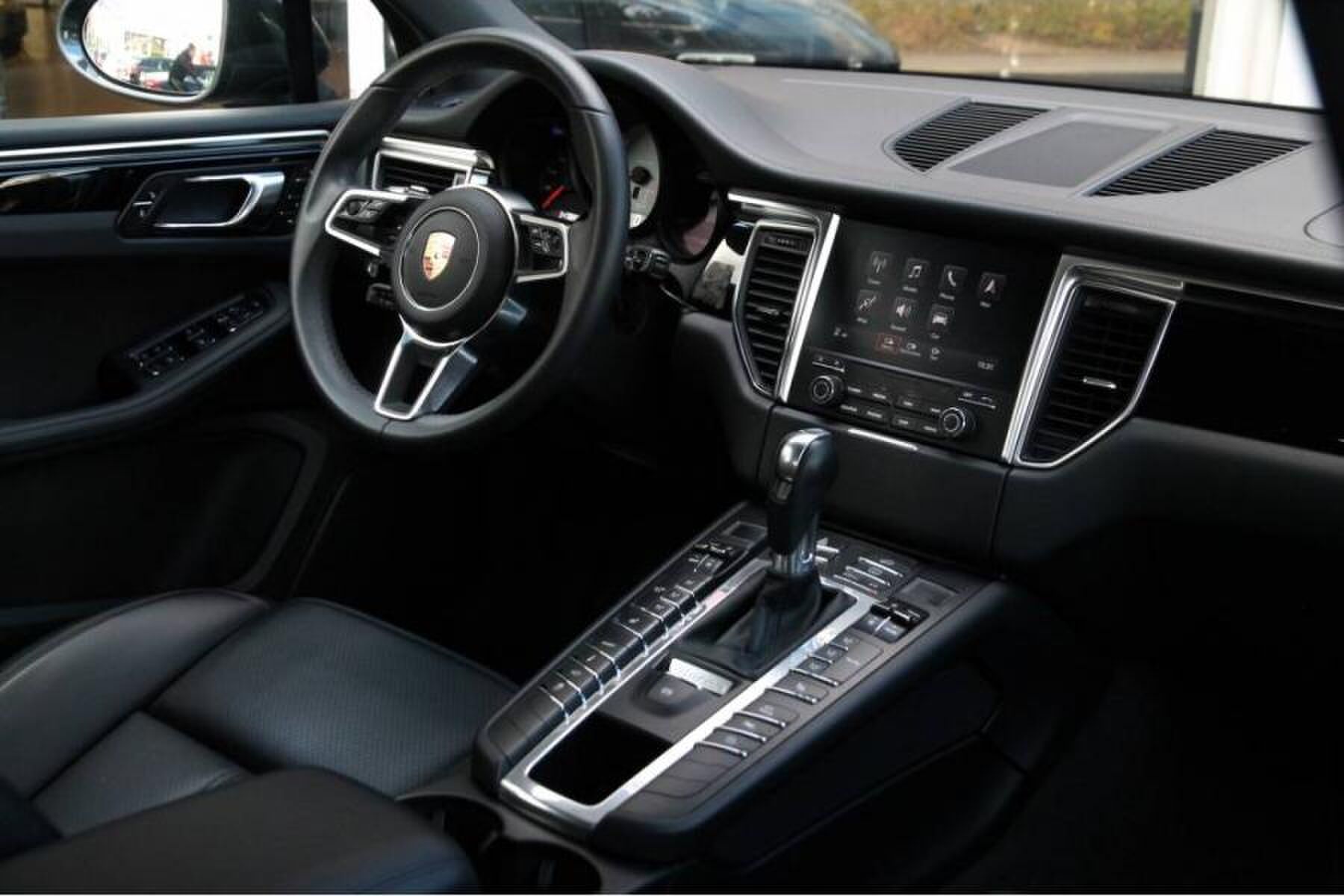 porsche macan leontine borsato