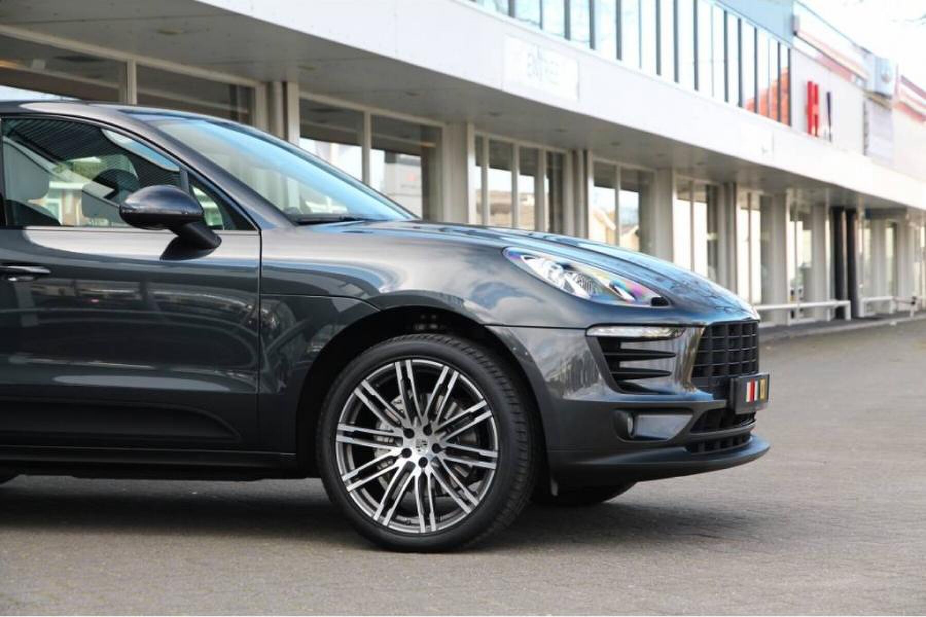 porsche macan leontine borsato