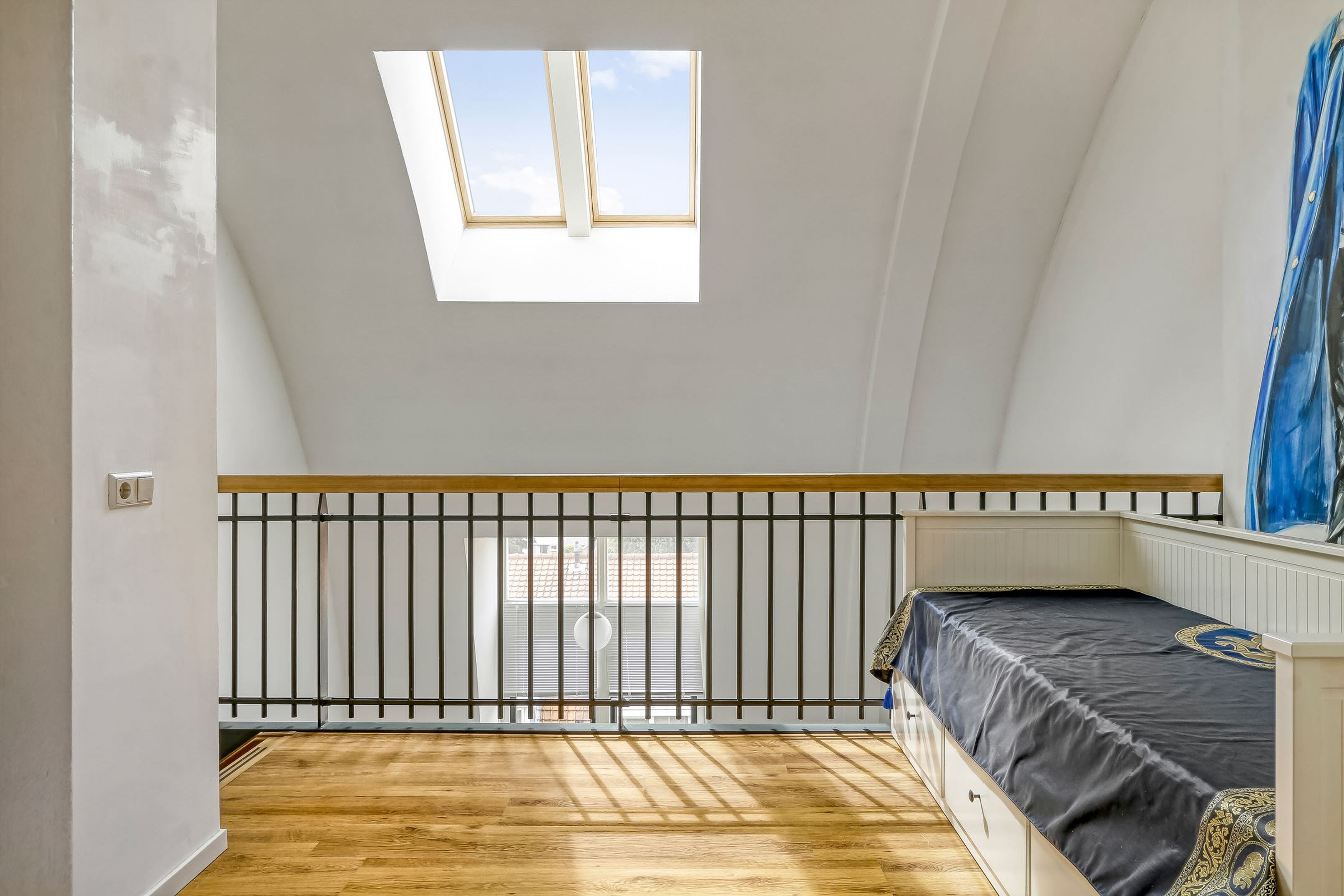 bovenverdieping met grote dakramen