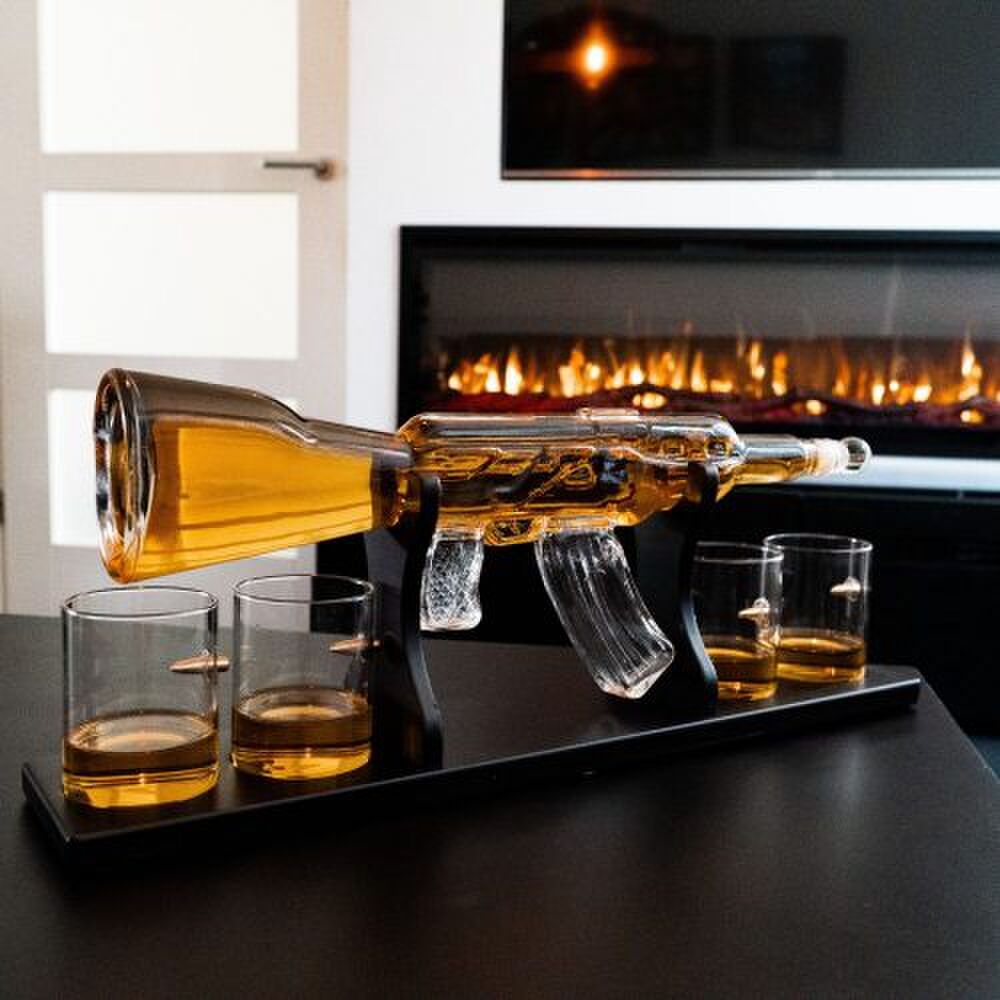 AK-47 whiskey karaf