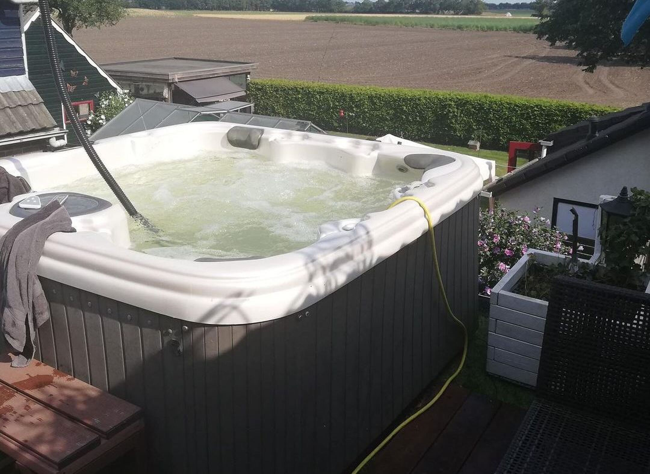 funda lelijke jacuzzi