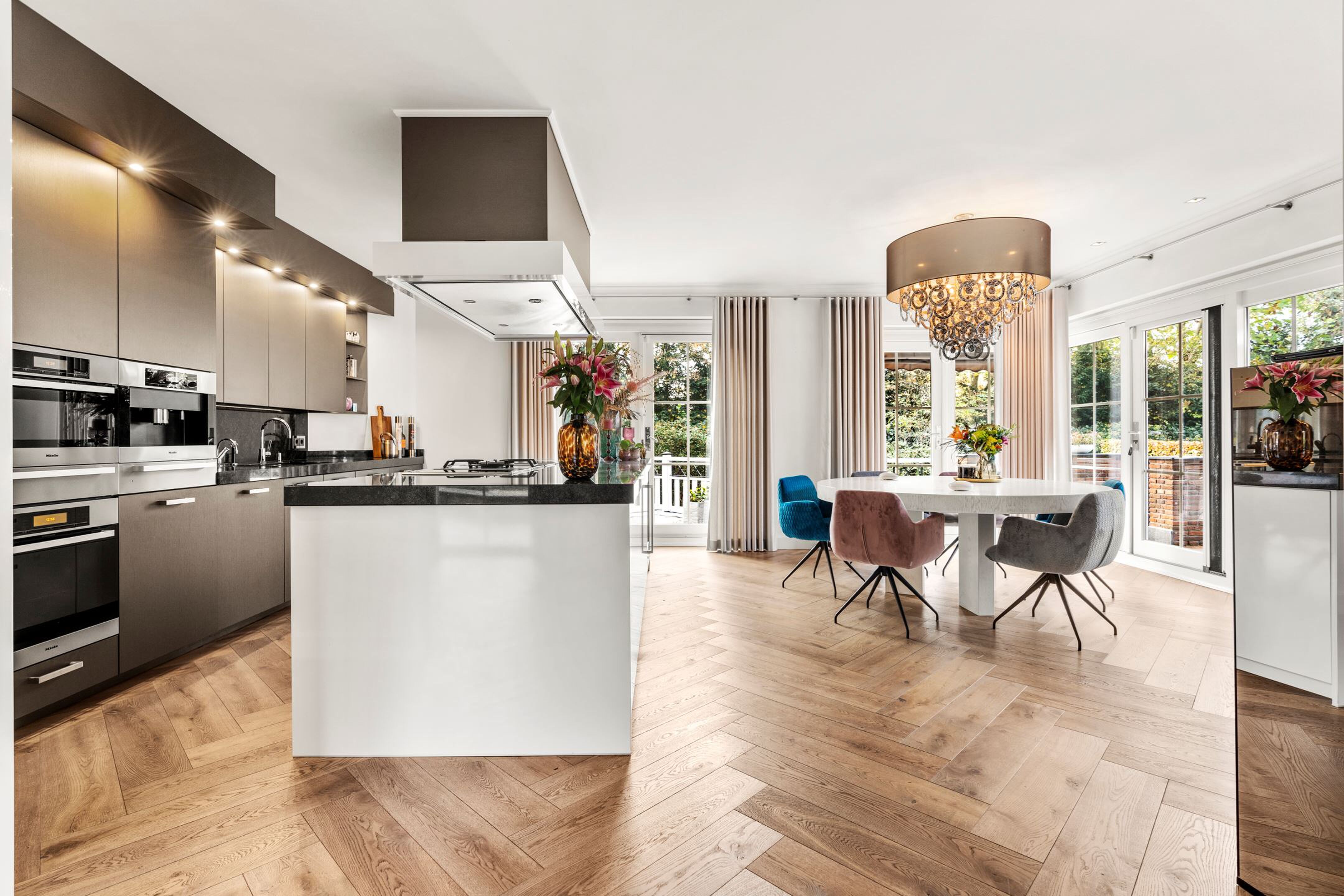 miljoenenvilla keuken en woonkamer