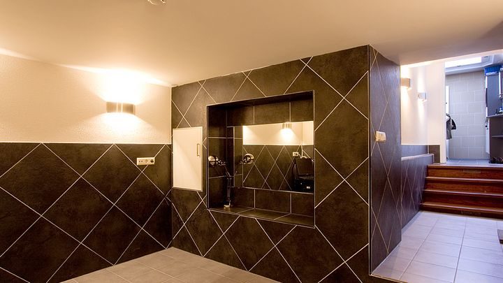 zwarte badkamer