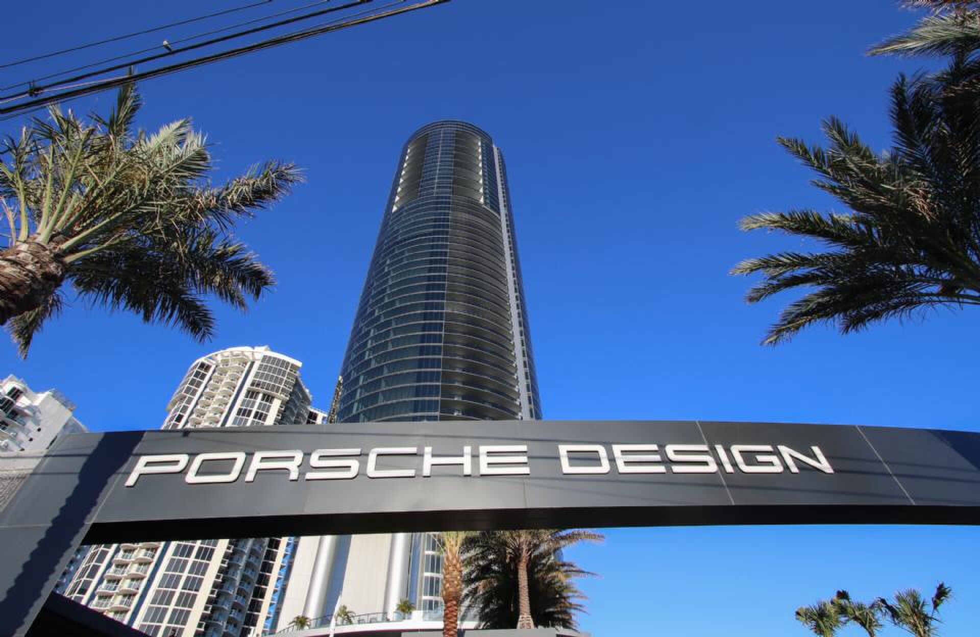 lionel-messi-miami-porsche