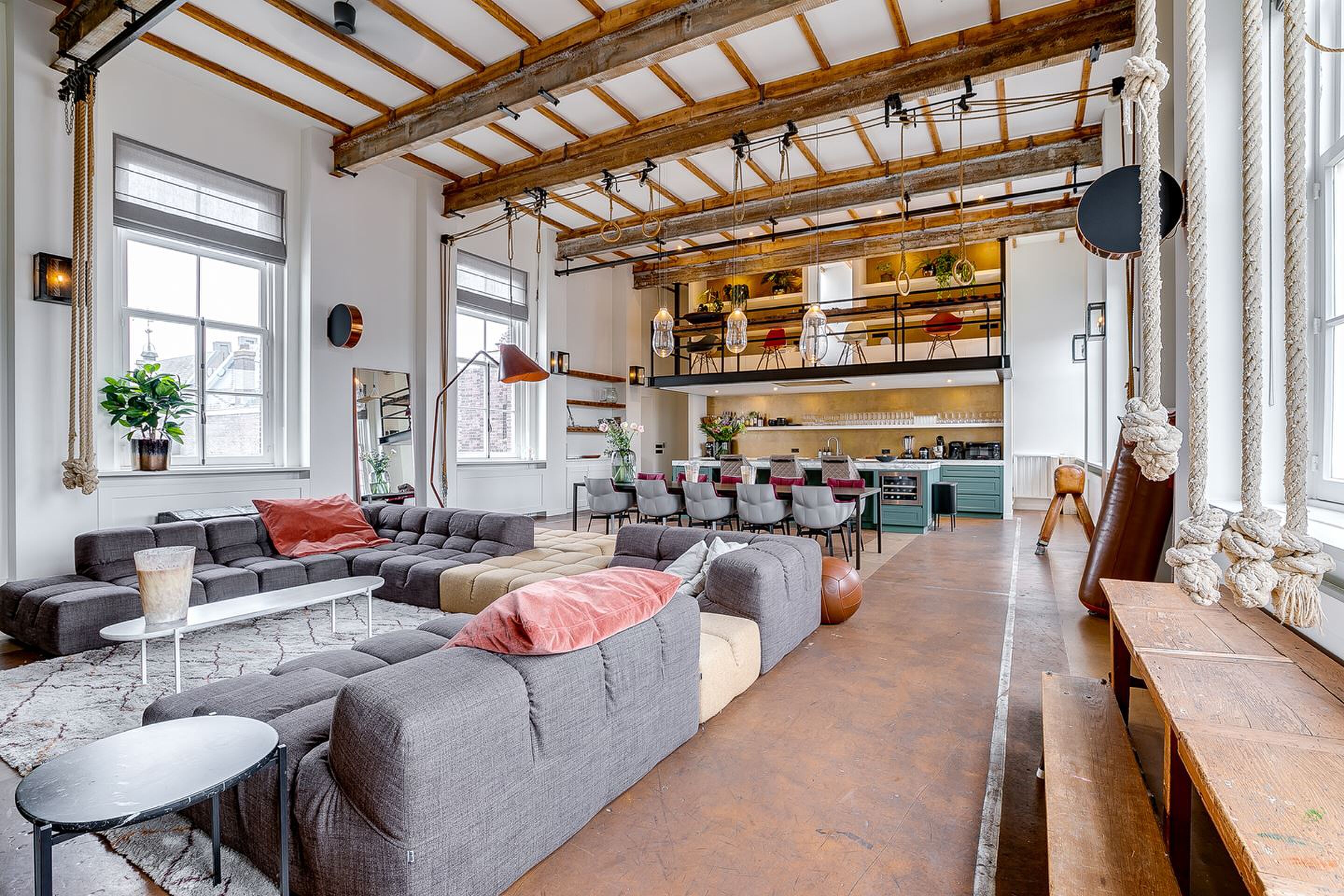 Funda parel: sportlokaal in Amsterdam omgebouwd tot luxe woning