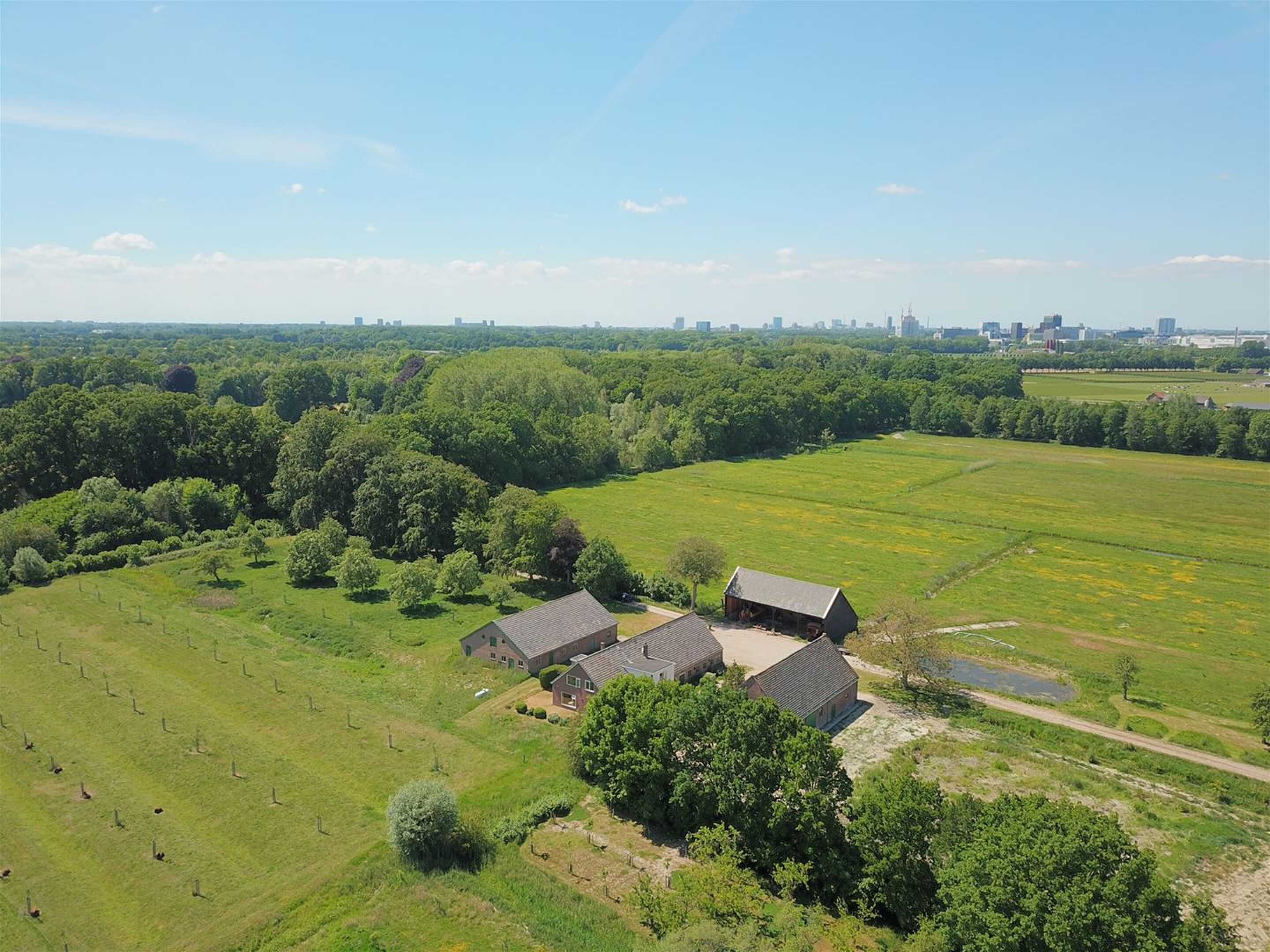 Funda parel: spotgoedkope mega boerderij om op te knappen