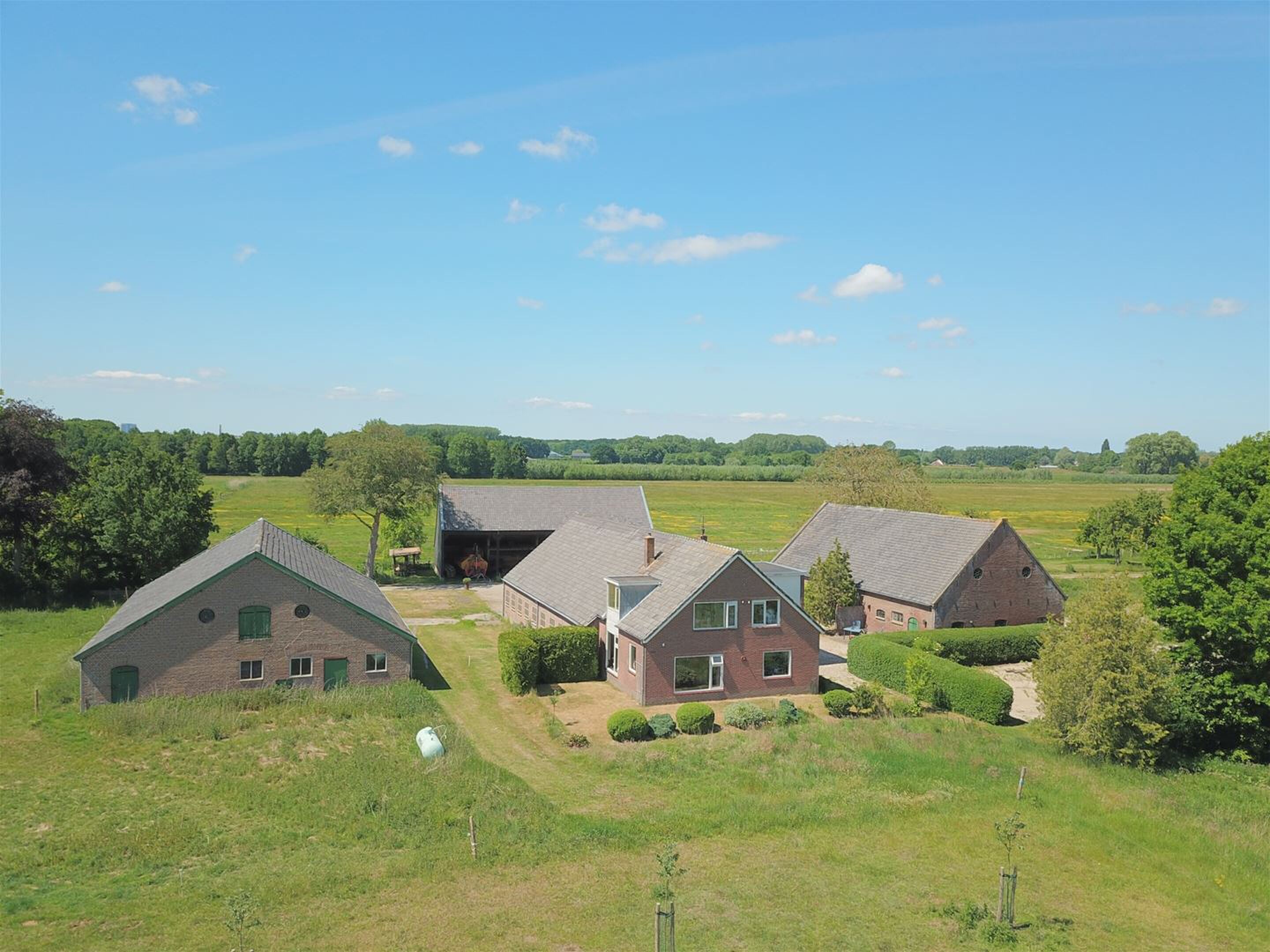 Funda parel: spotgoedkope mega boerderij om op te knappen