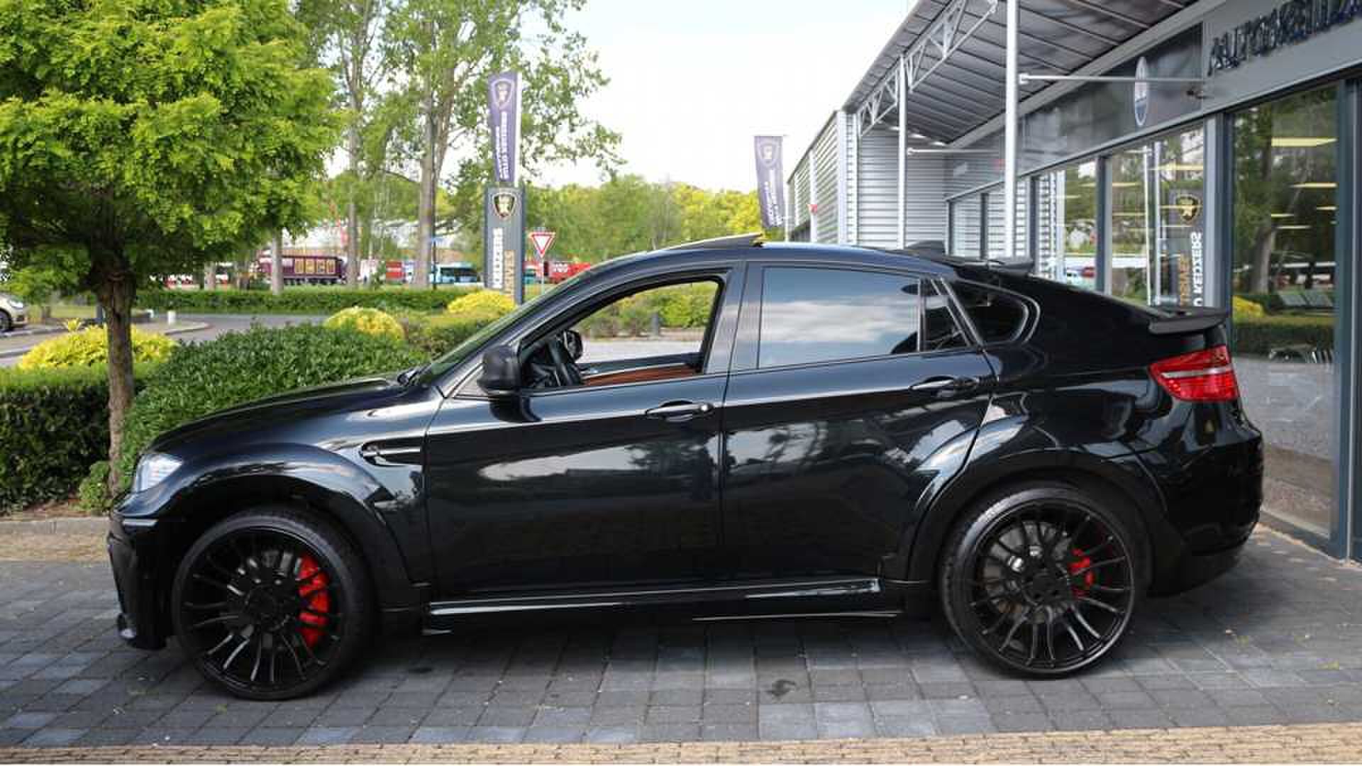 Voormalig profvoetballer Dirk Kuijt verkoopt zijn brute auto