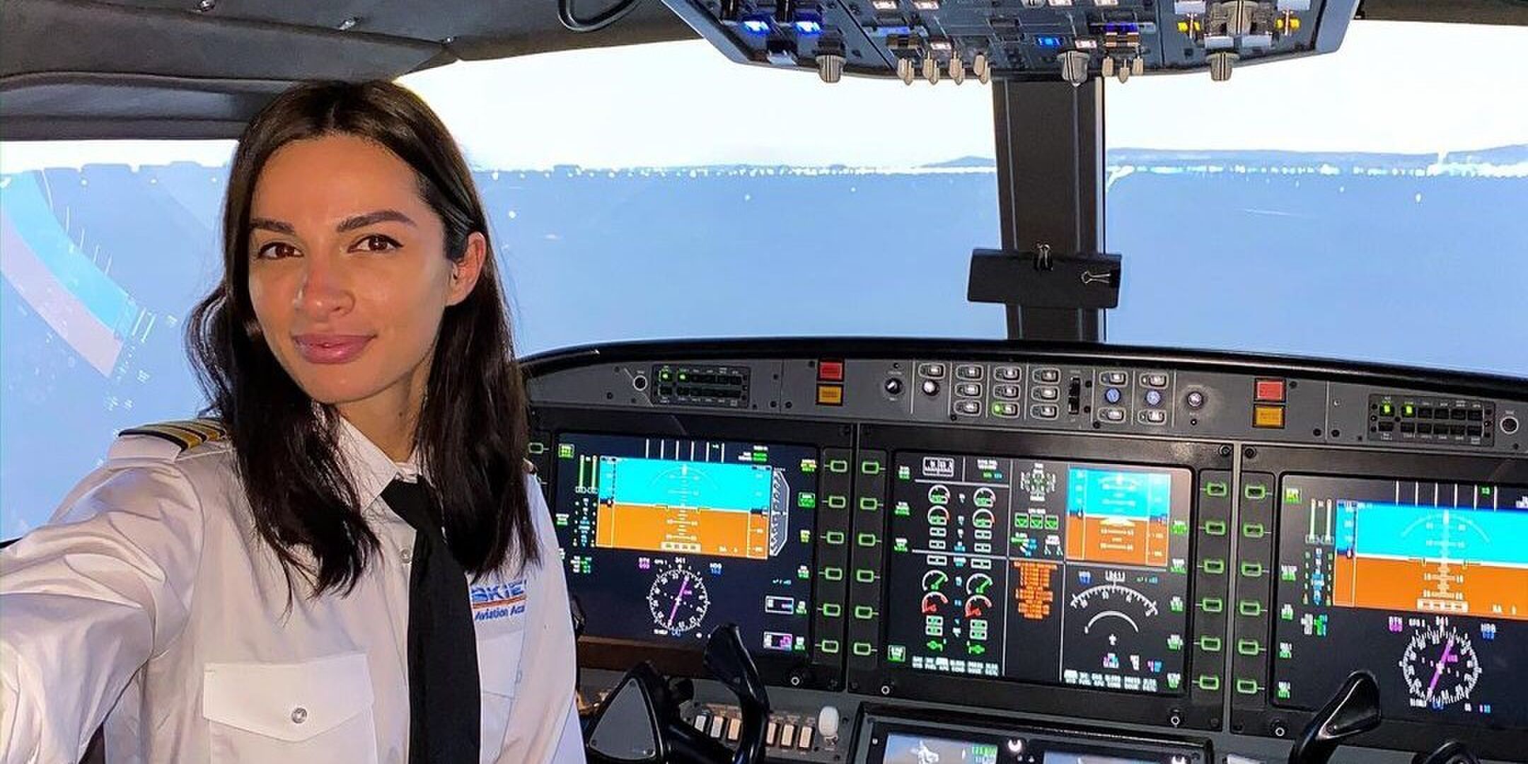 Christina Carmela is pilote, Too Hot To Handleberoemdheid én model