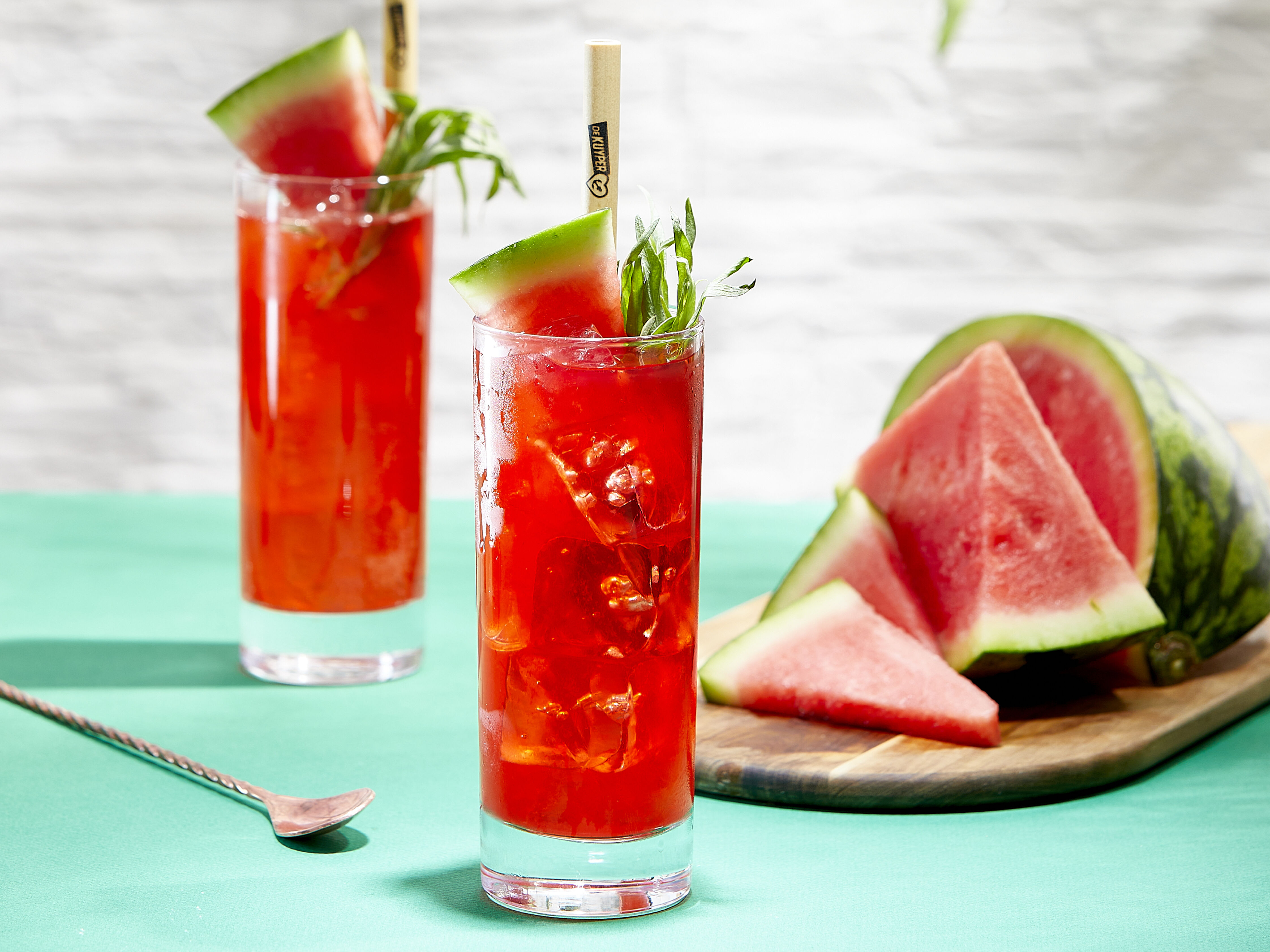 Watermelon Fizz_without_bottle_landscape_300dpi_2244x1683px_0_NR-7487