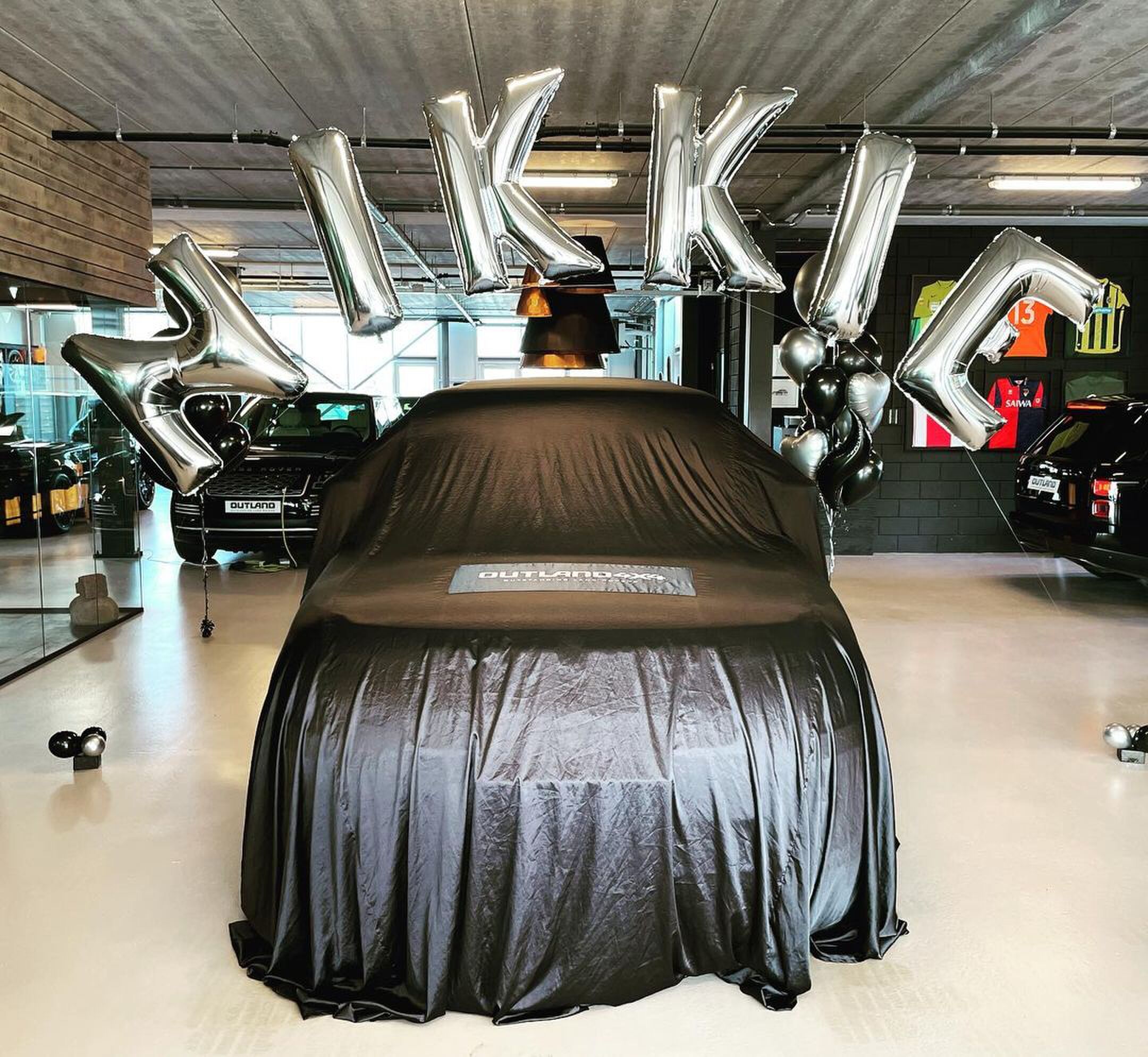 nieuwe auto van Nikkie Plessen