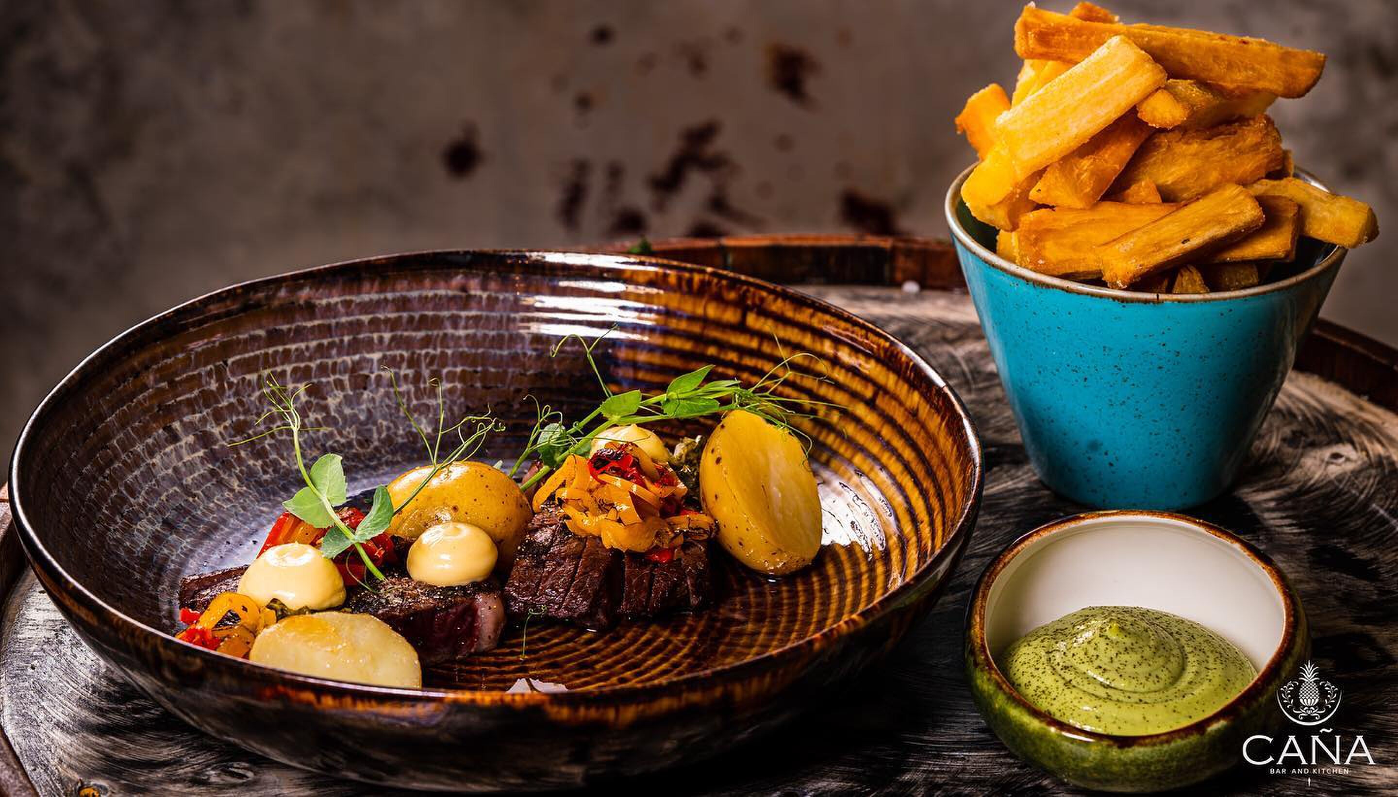 shared dining Mosa Cana