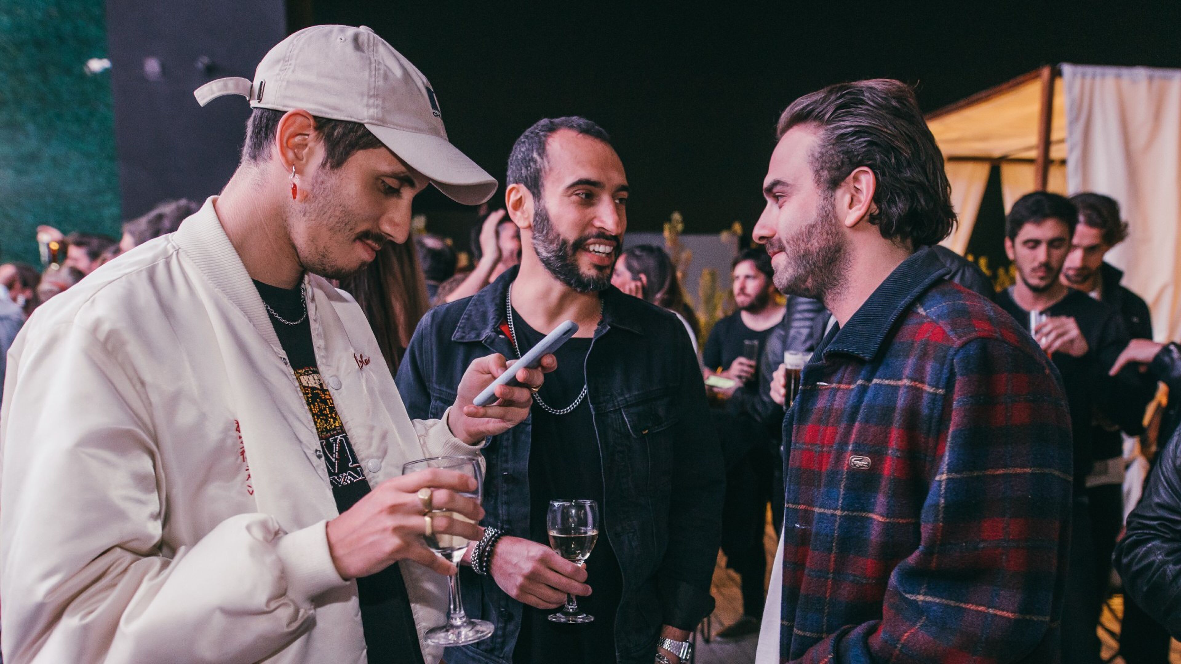 dating app met knappe vrouwen