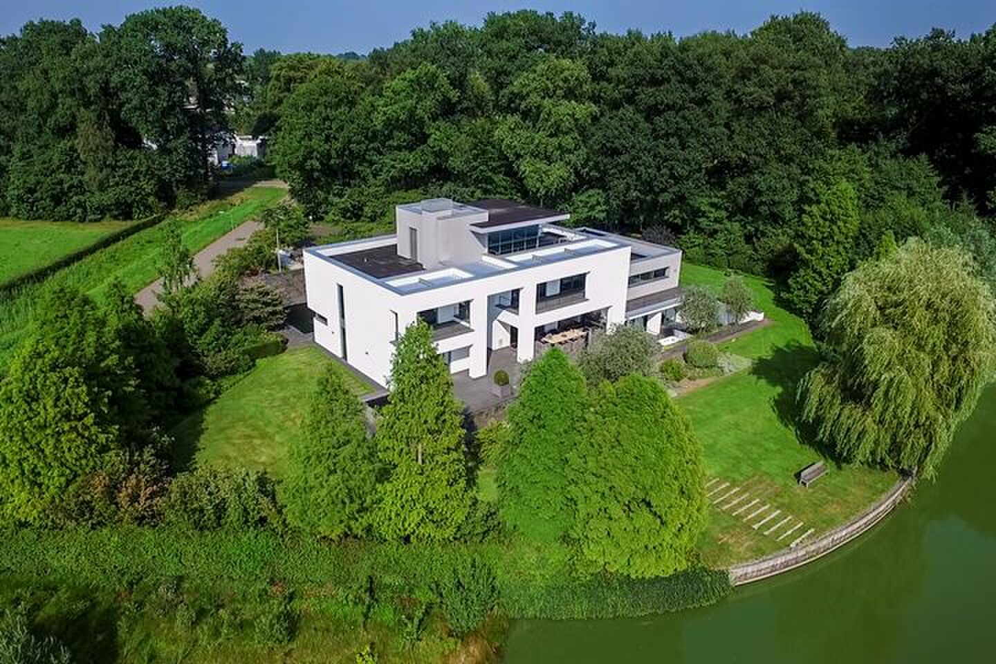 miljoenenvilla winterswijk funda