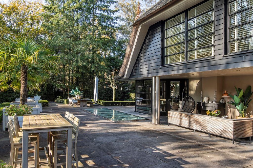 Na 8 jaar is deze onwijs luxe villa van Gordon verkocht