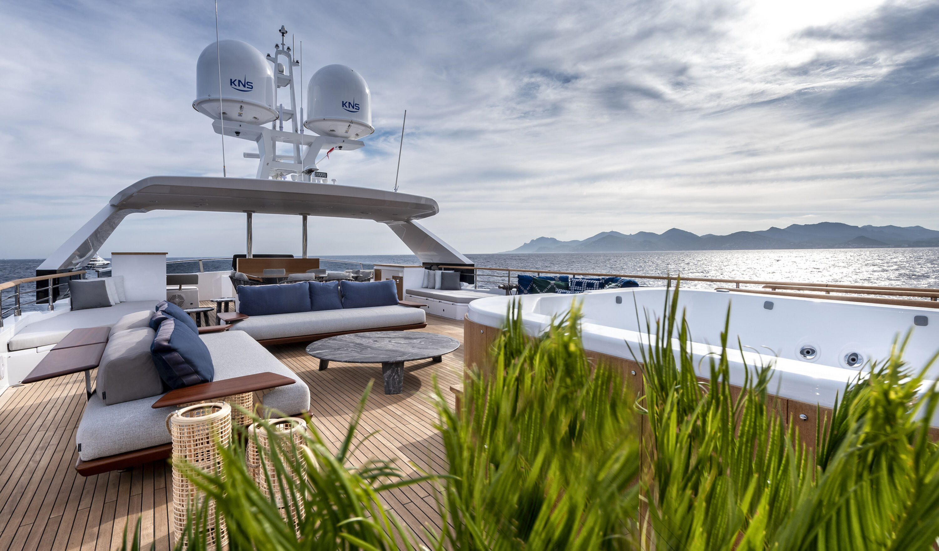 yacht met hoofddek