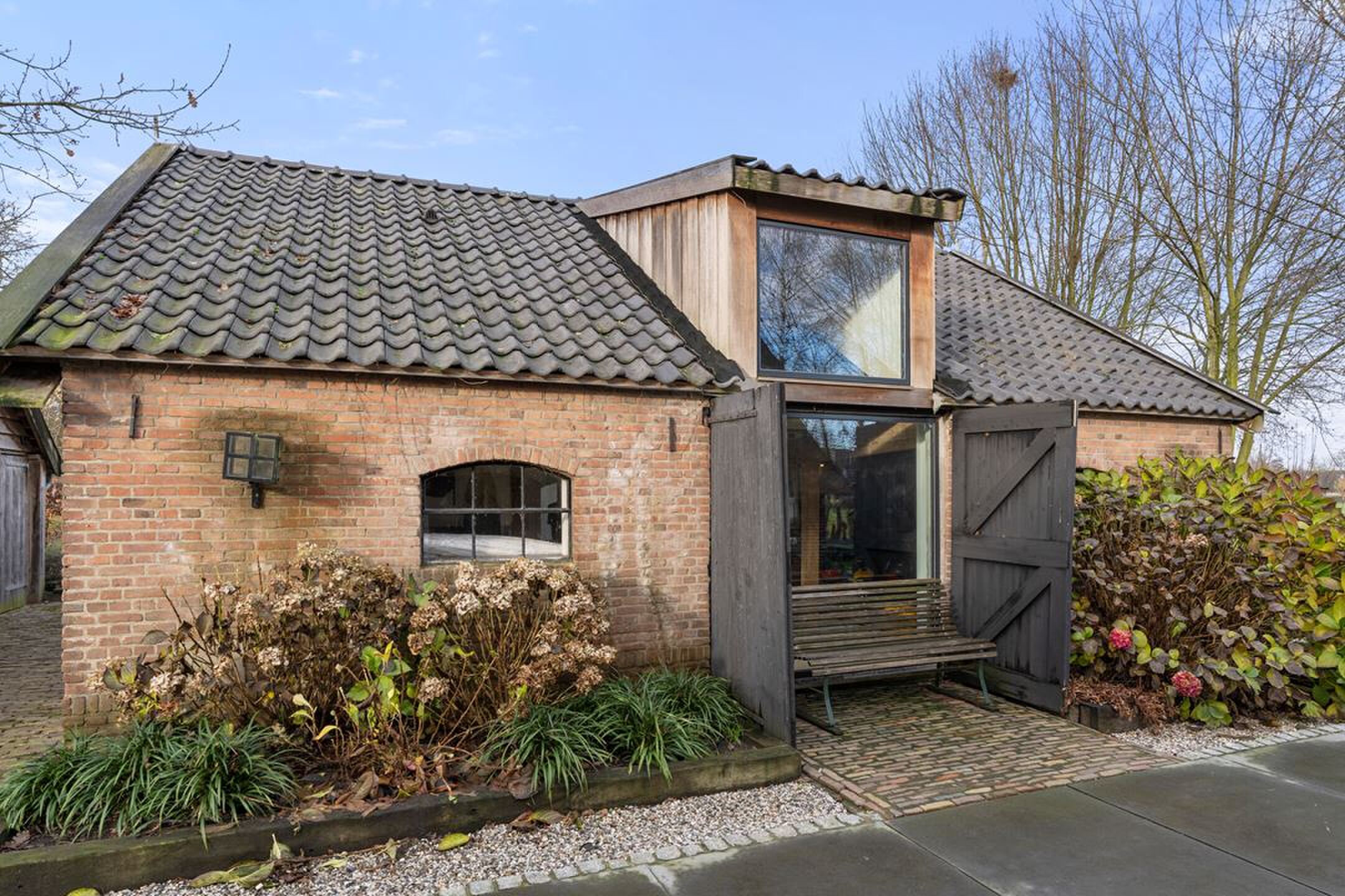 gastenverblijf bij woonboerderij te koop