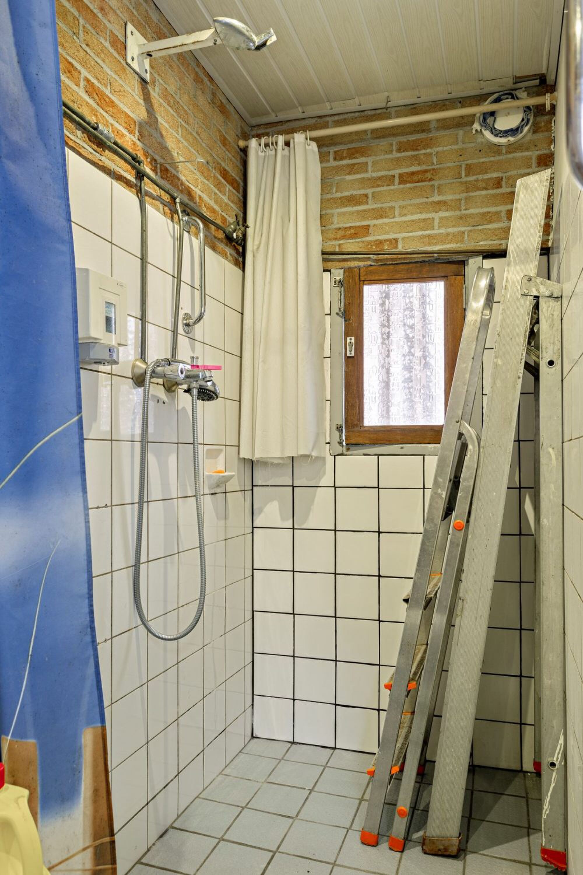 vreemde-funda-vondst-kluswoning-rotzooi