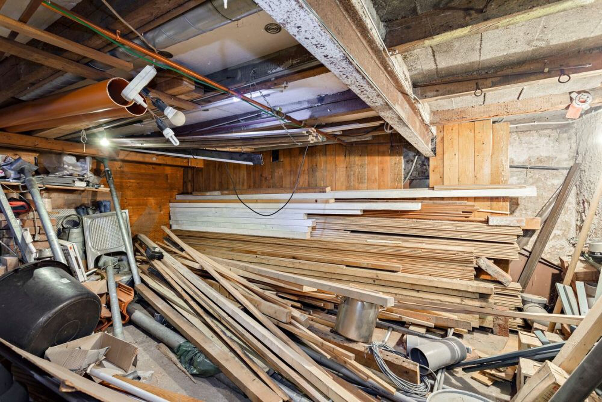 vreemde-funda-vondst-kluswoning-rotzooi