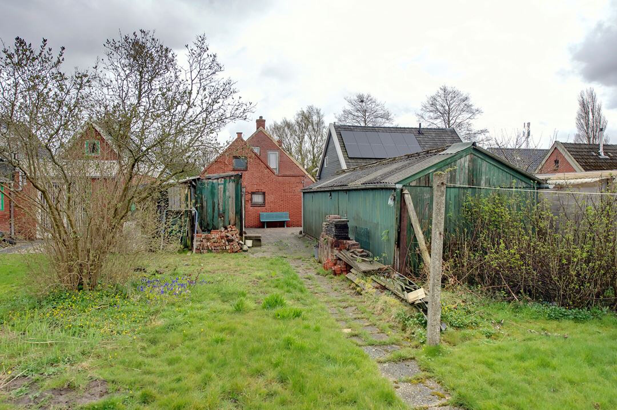 achtertuin goedkope woning in uithuizen opknappen