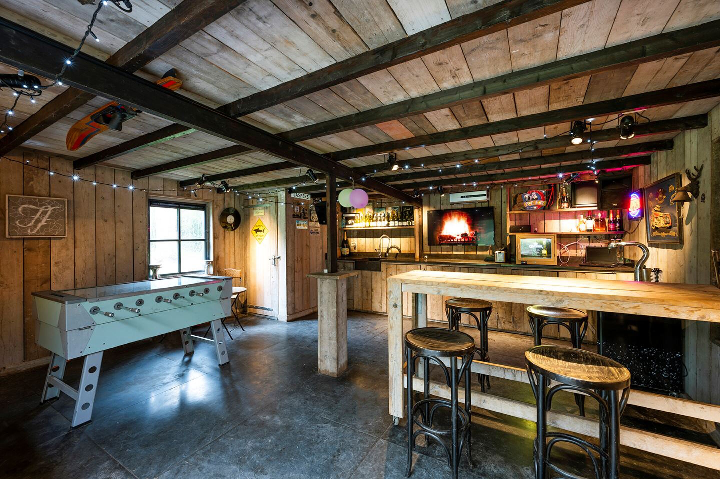 mancave met bar bij woning