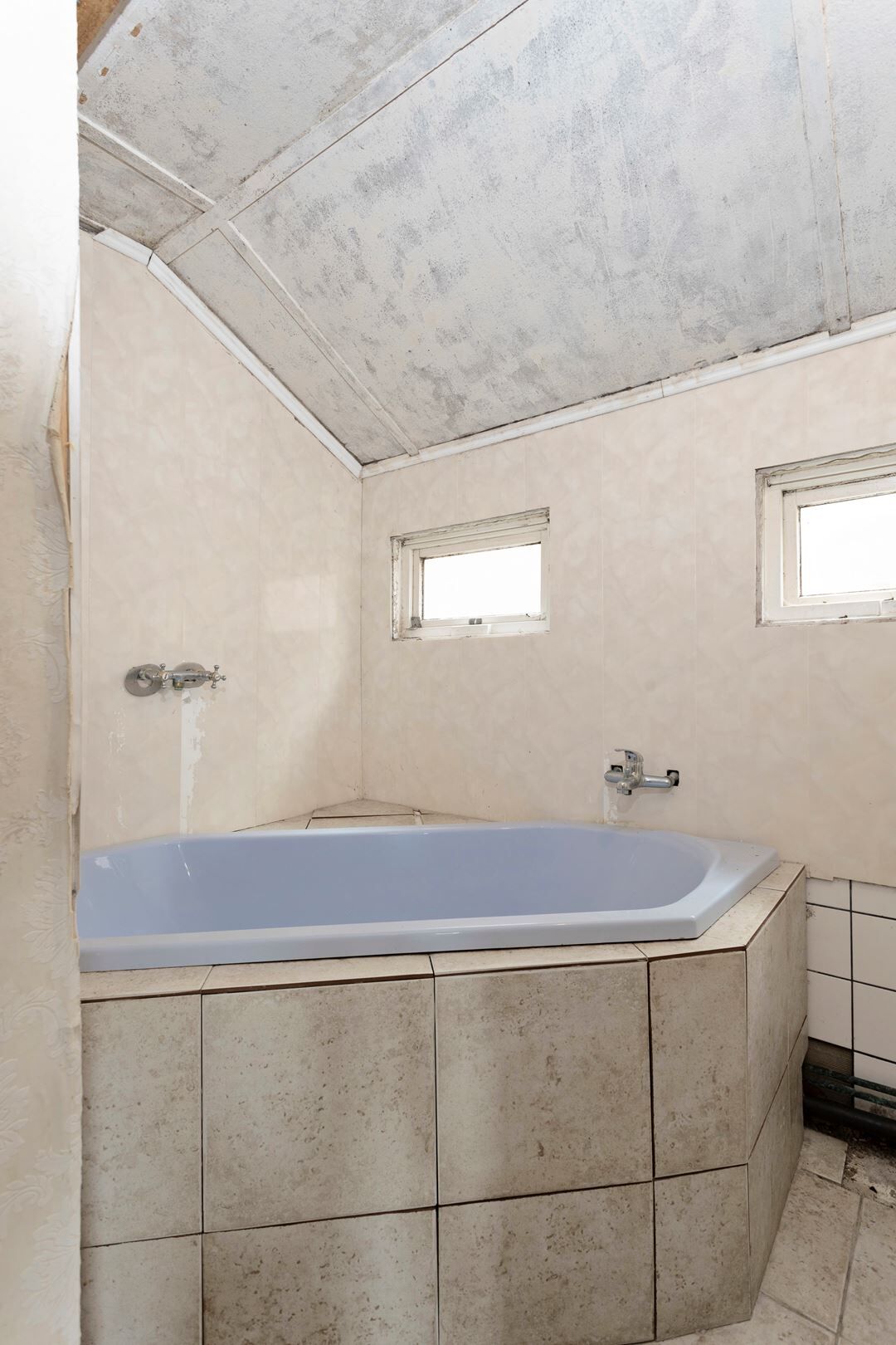 Vrijstaande opknapper badkamer