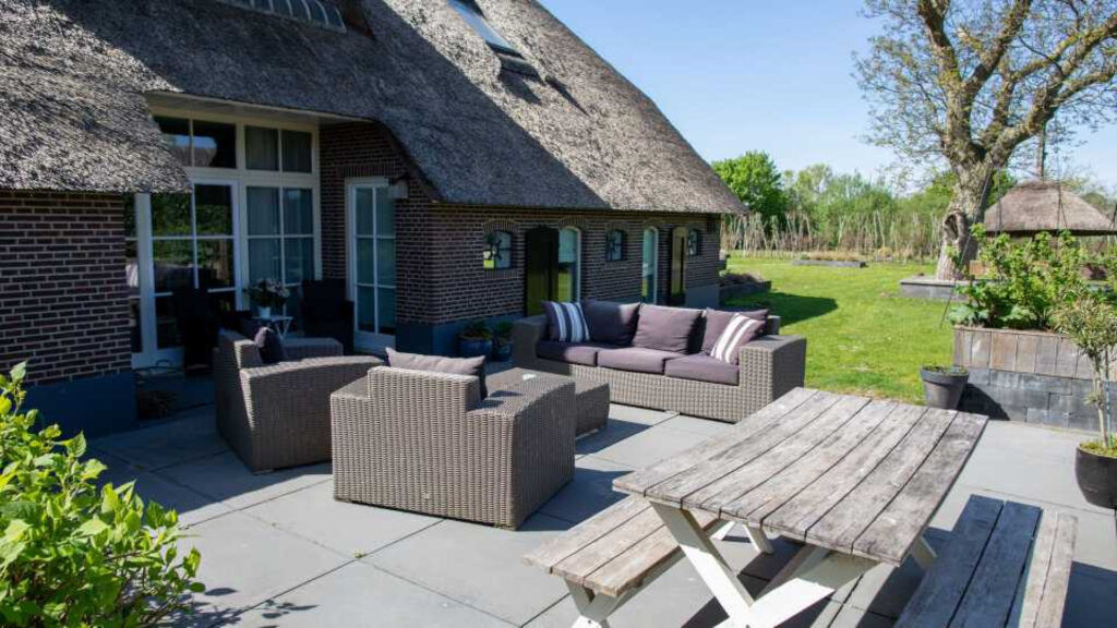 De tuin van de woonboerderij van Snelle 