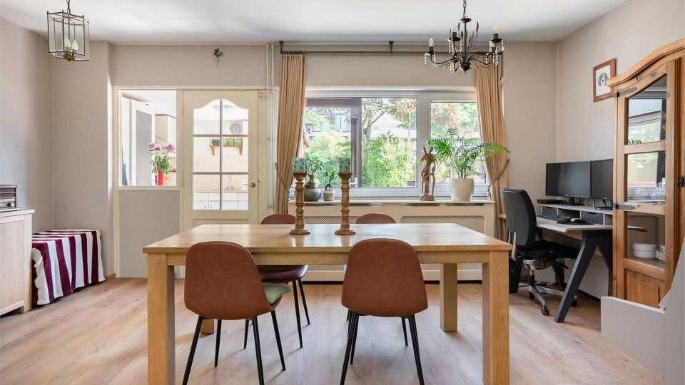 Tweede huis Anouk eetkamer