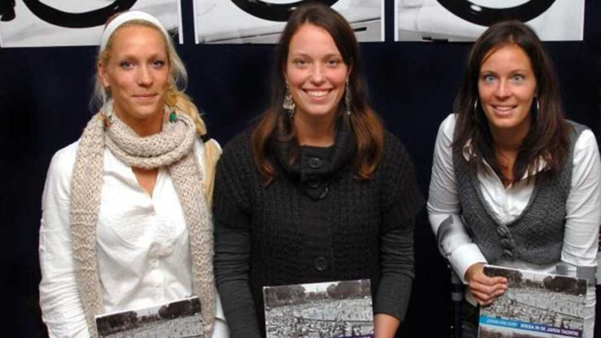 Helene Hendriks met haar twee zussen
