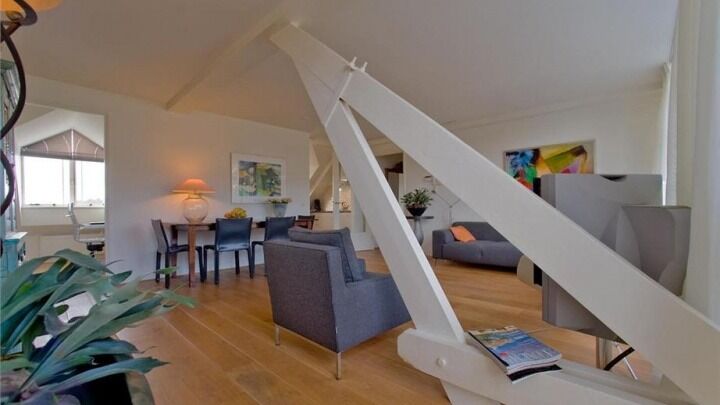 Het interieur van de woning van Hans Klok