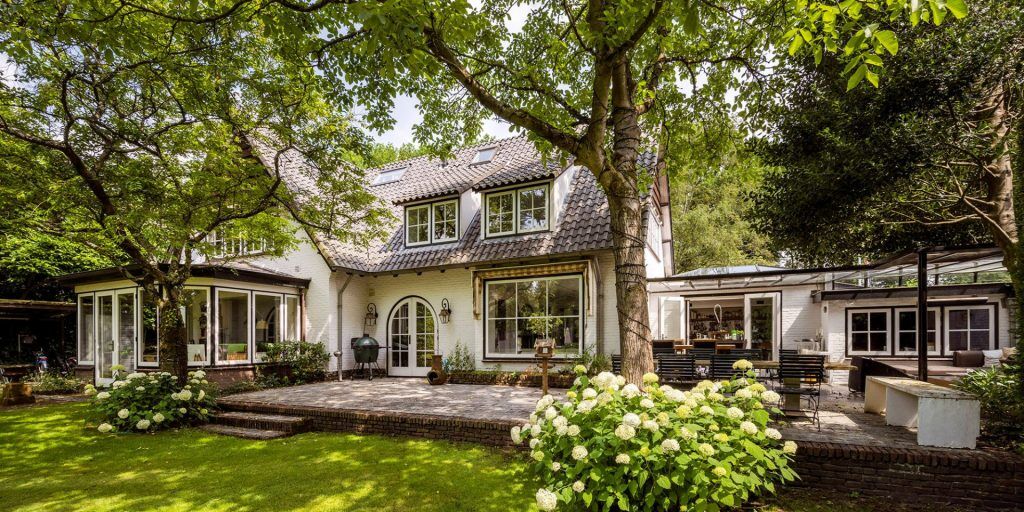 Paul de Leeuw zet prachtige villa in Blaricum te koop