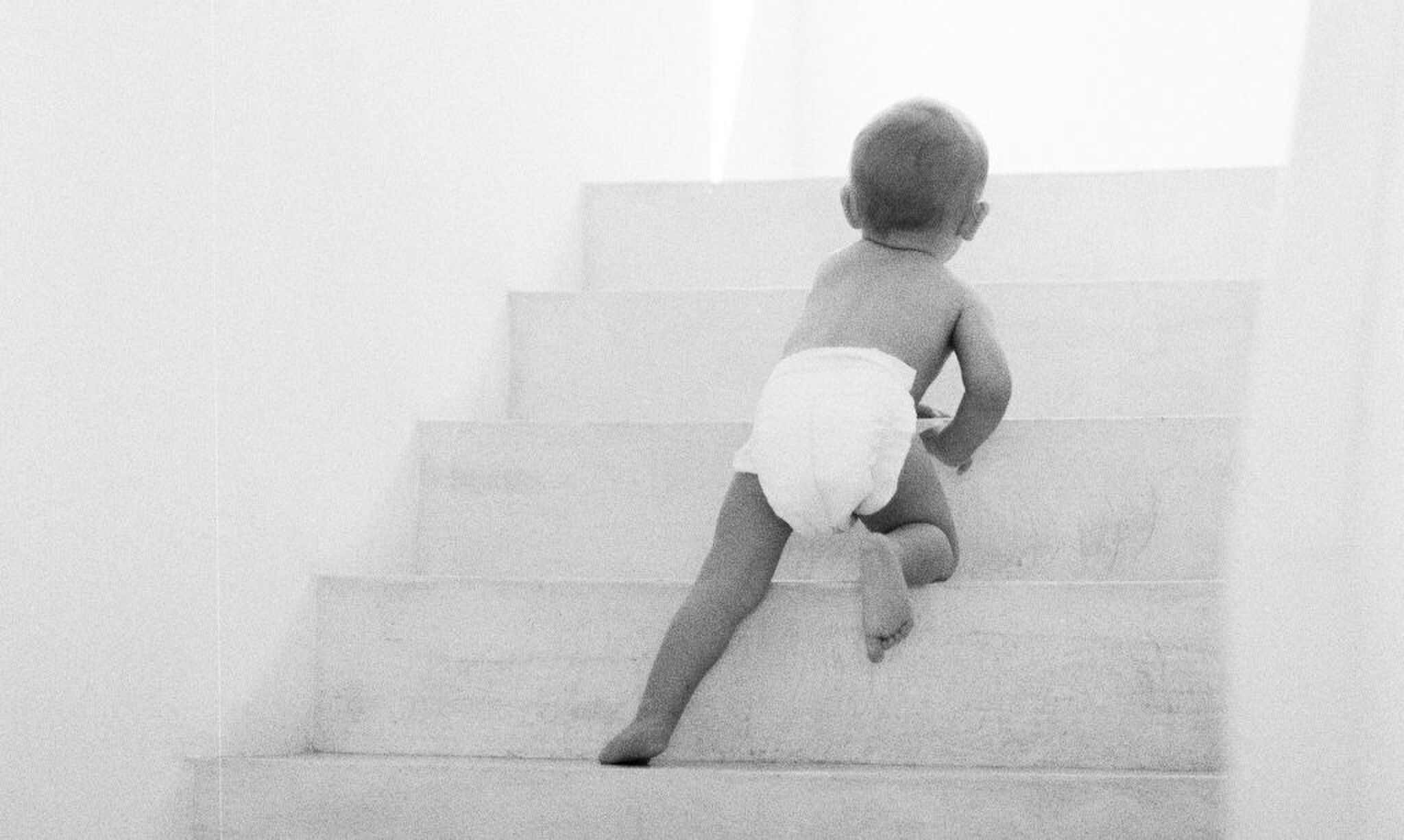 wanneer begint baby met kruipen