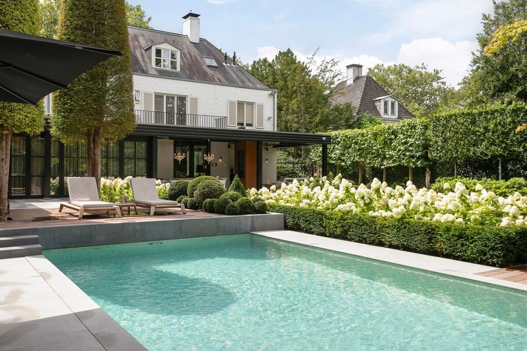 villa met zwembad eindhoven funda