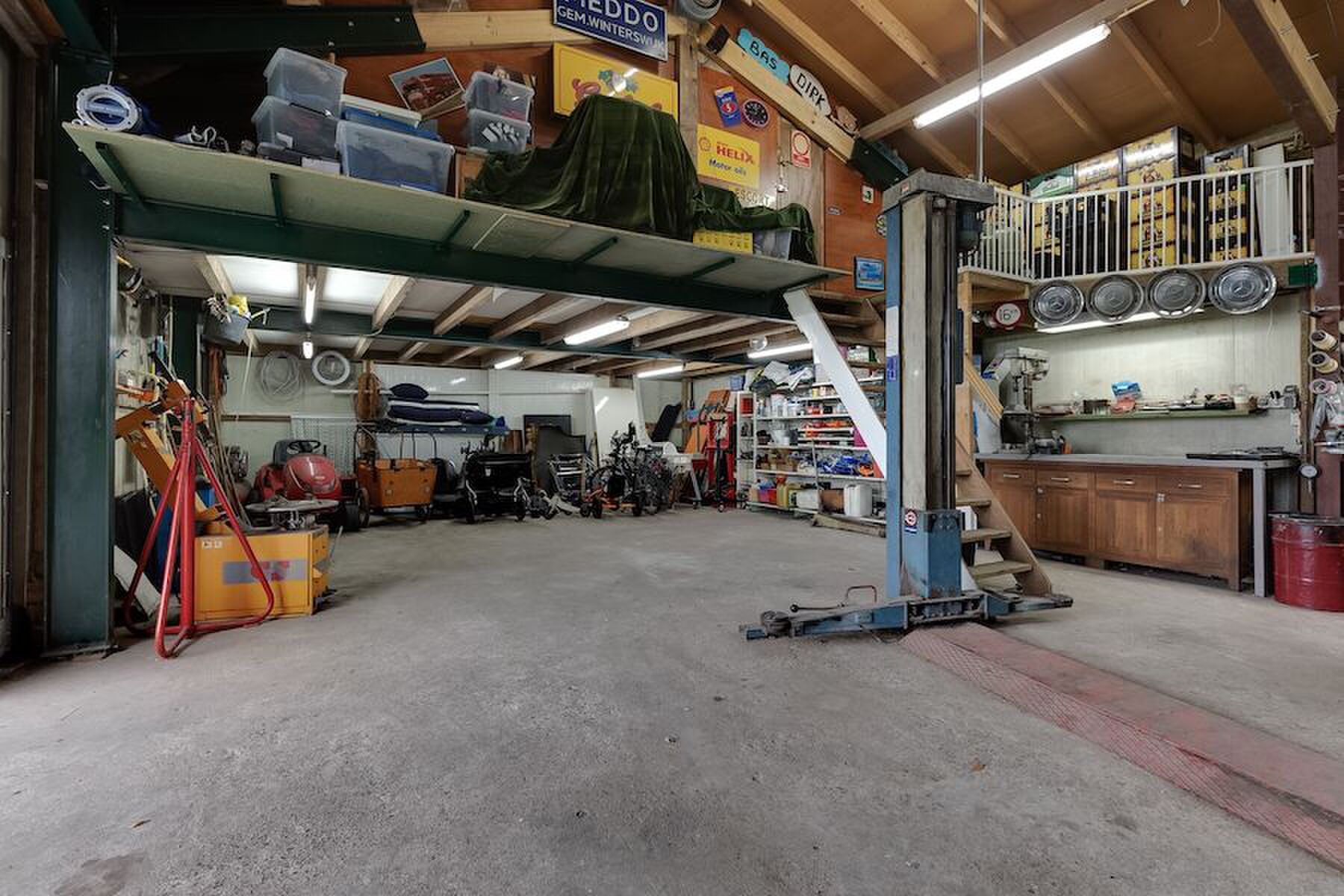 garage woonboerderij man