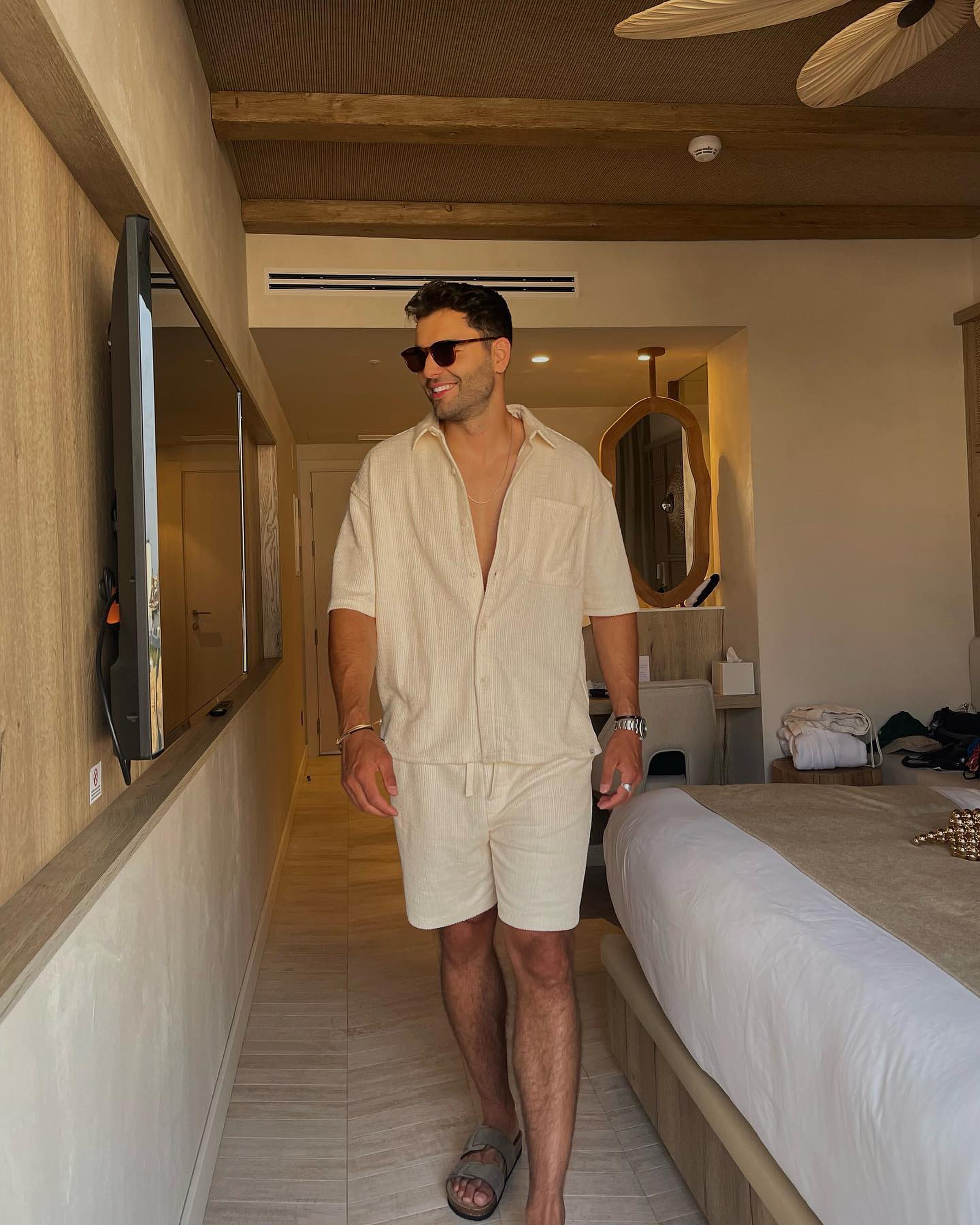 Victor Reis linnen look