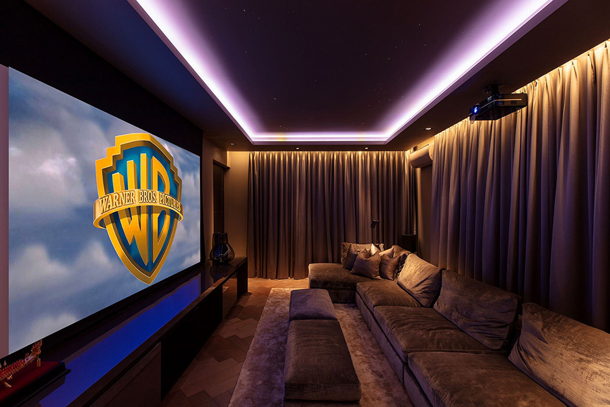 Thuisbioscoop in de woning van Boef