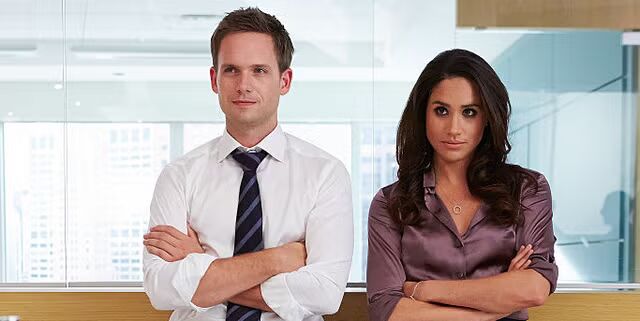 Patrick J. Adams en Meghan Markle in Suits