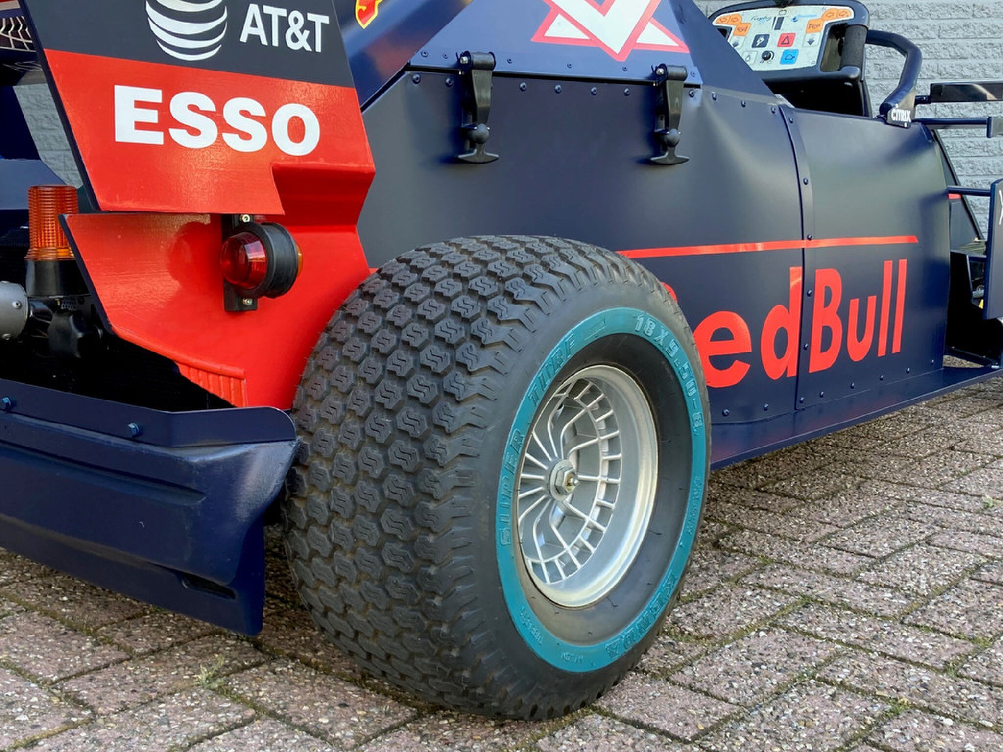 Het achteraanzicht van de Red Bull Formule 1-kart van Max Verstappen